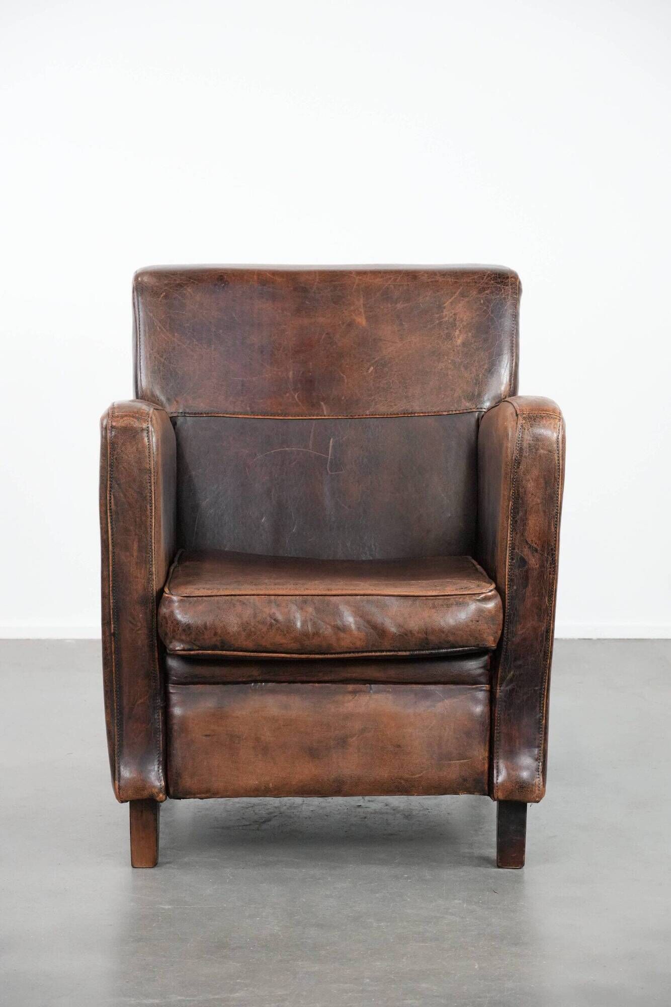 Sleekly shaped timeless design armchair made of sheepskin leather