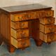 Bureau à deux caissons en bois de if frisé et cuir