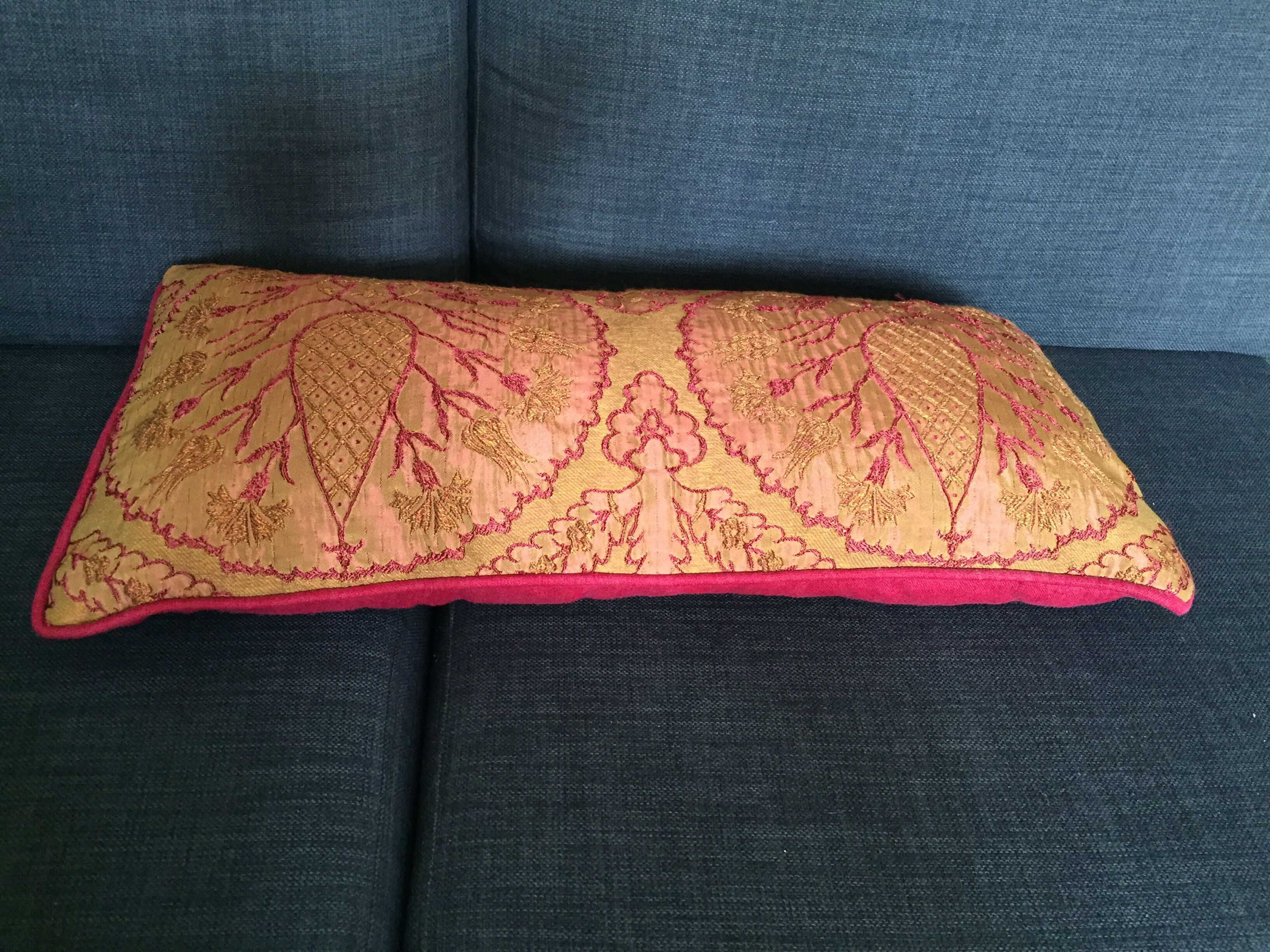 Decorative pillow case in brocade with ottoman turkish 16th century motifs