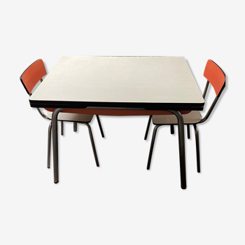Table formica avec 2 chaises 60/70