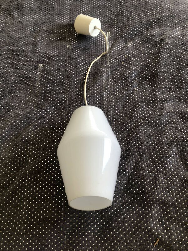 Suspension goutte en opaline années 60