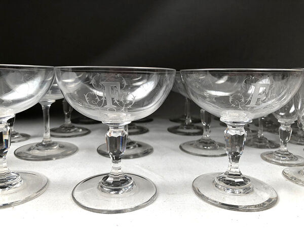 Partie de service de verres en cristal, chiffrés “F” ou “D” 40 pièces