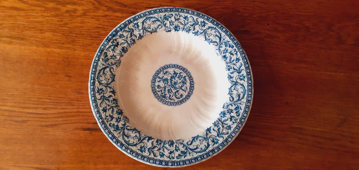 Gien earthenware hollow serving dish circa 1880