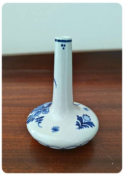 Petit vase / flacon de larmes en Delft bleu