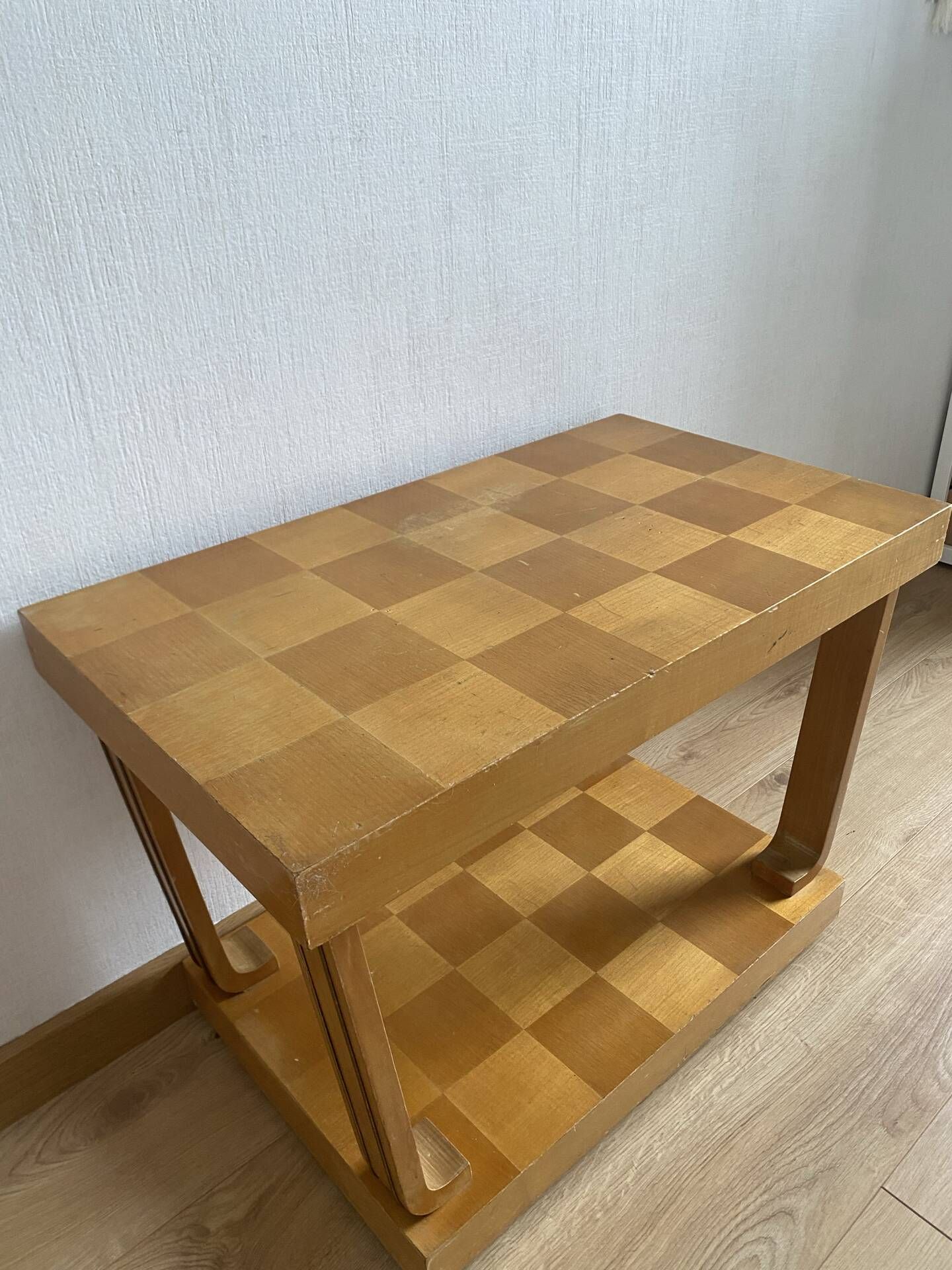 Table d’appoint Art déco à deux plateaux, placage damier et filets de