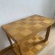 Table d’appoint Art déco à deux plateaux, placage damier et filets de