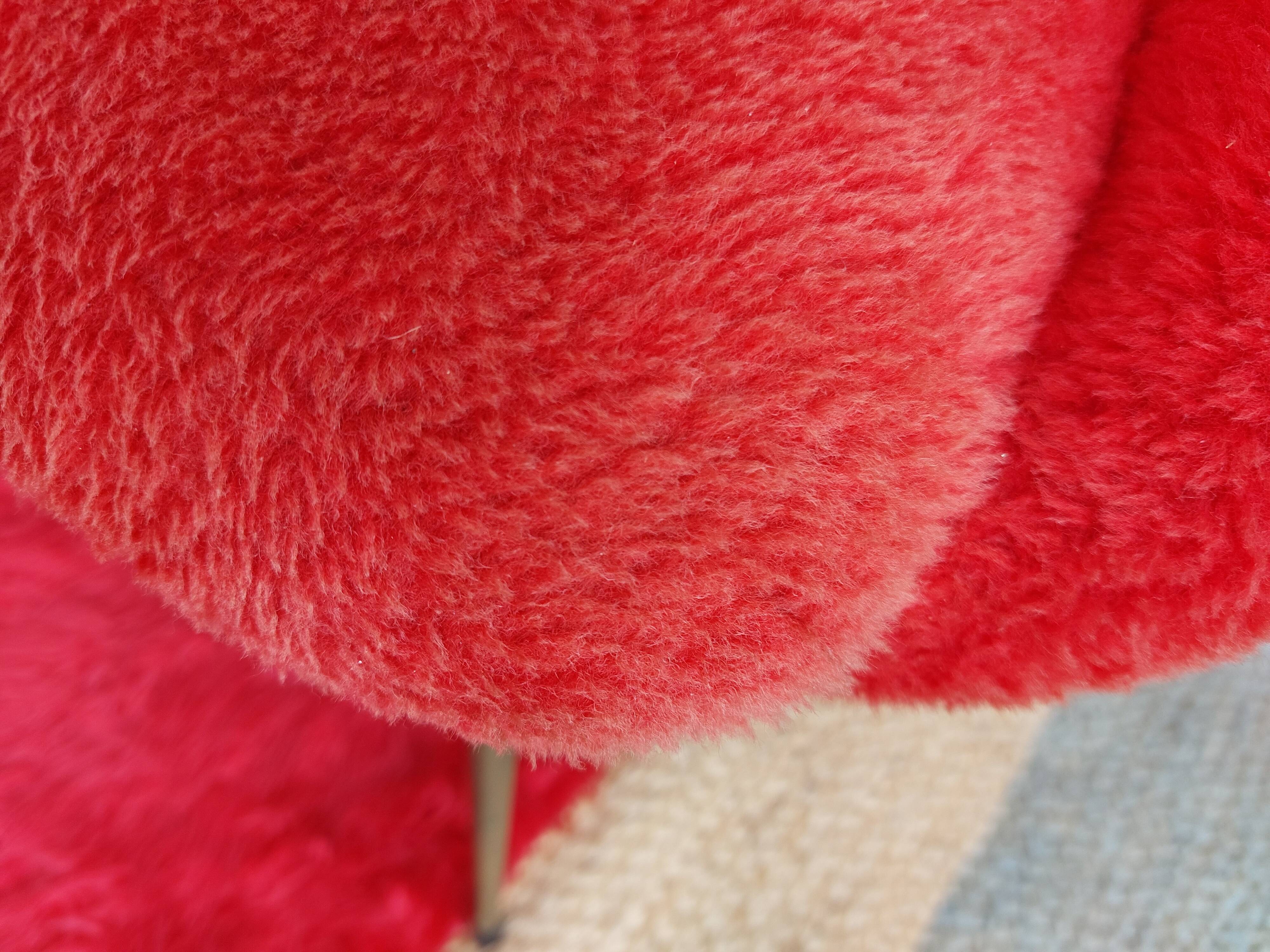 pair of vintage armchairs (red fur)
