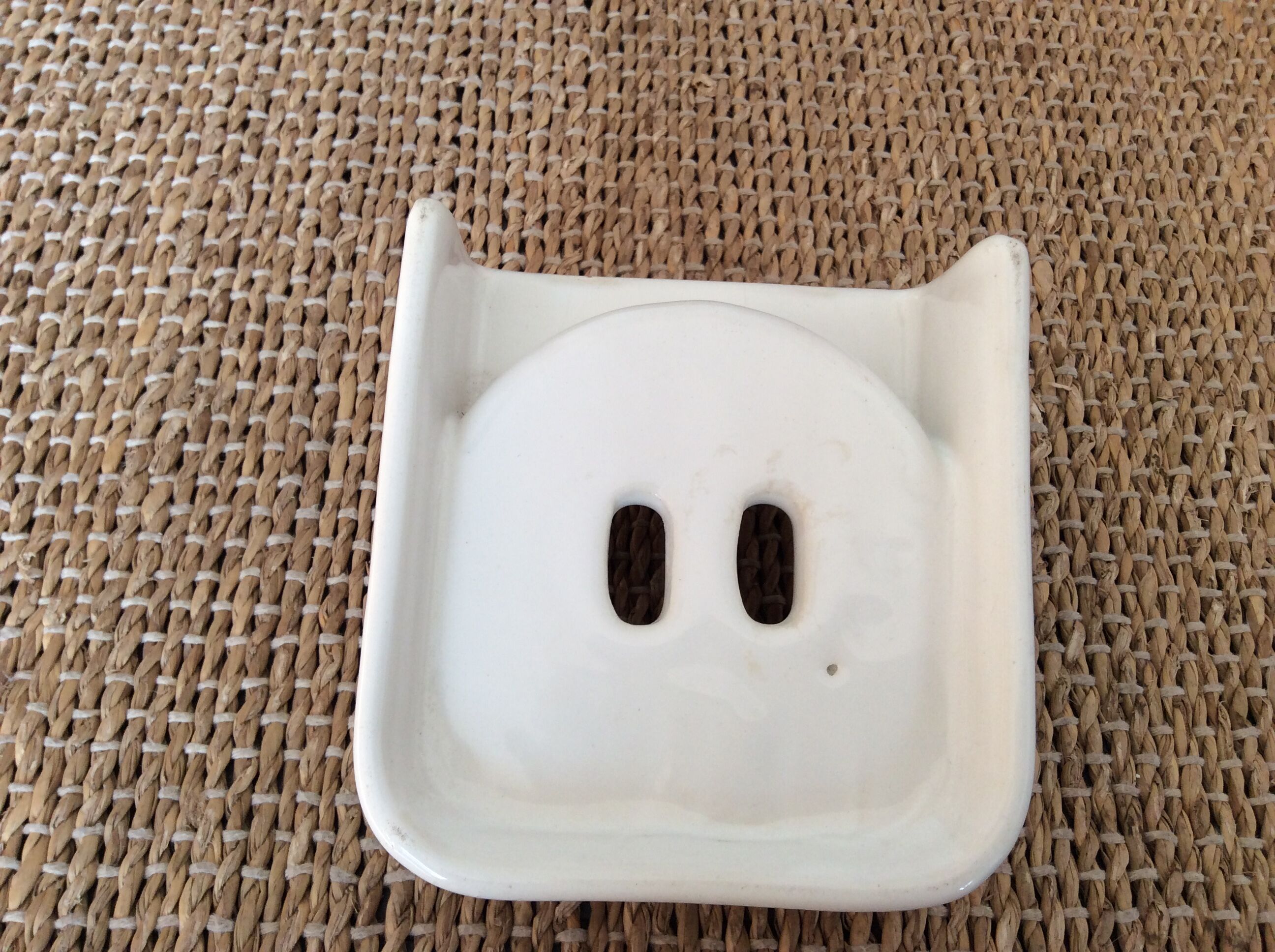 Porcelain soap dish
