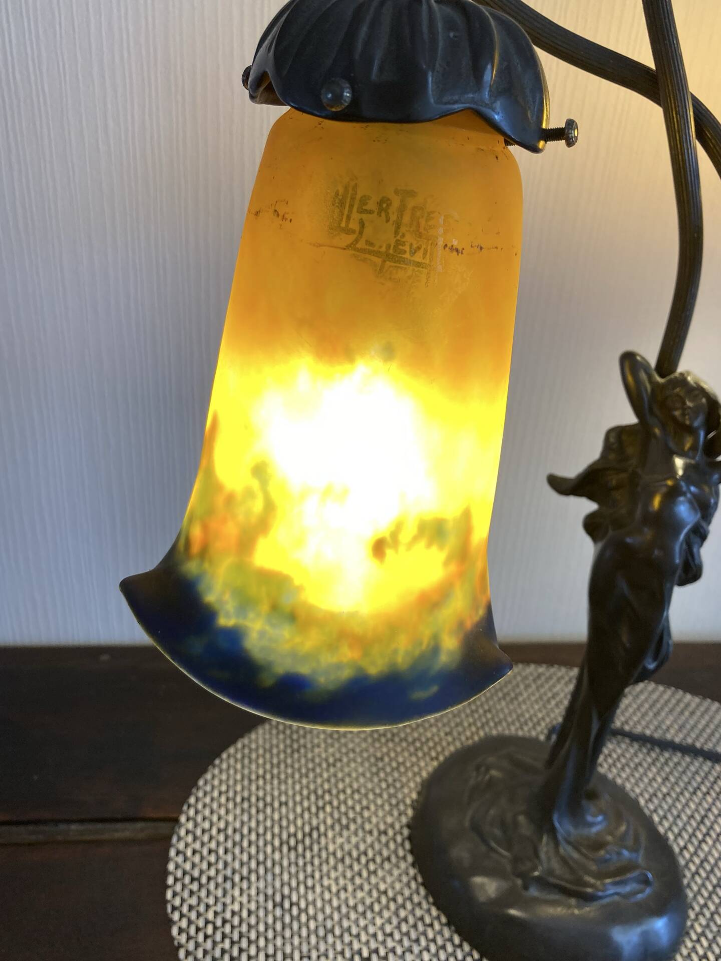 Lampe en bronze et verrerie Muller Frères Lunéville
