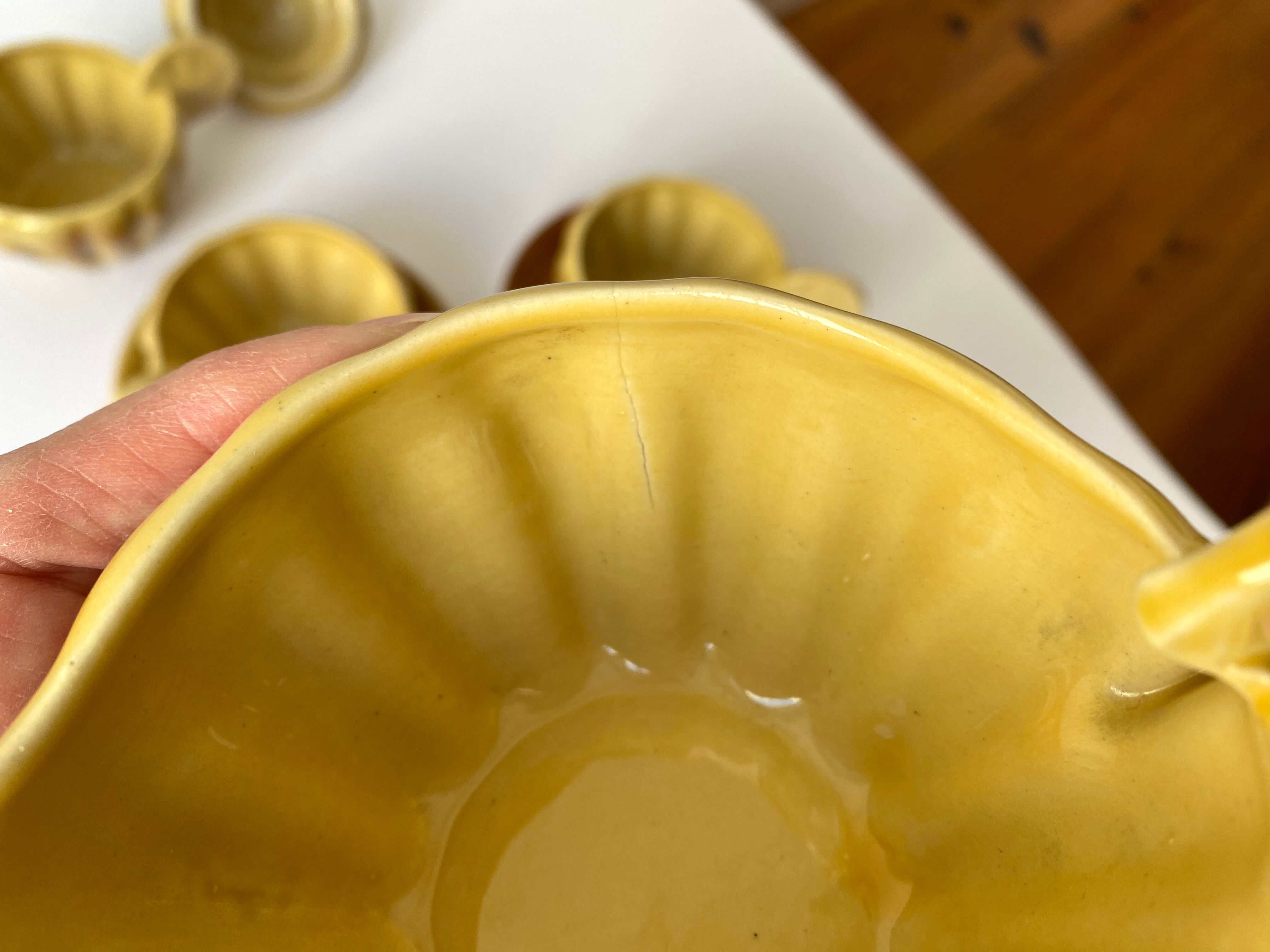 Ceramic teapot and tea cups shape lemon brioche 80s vintage