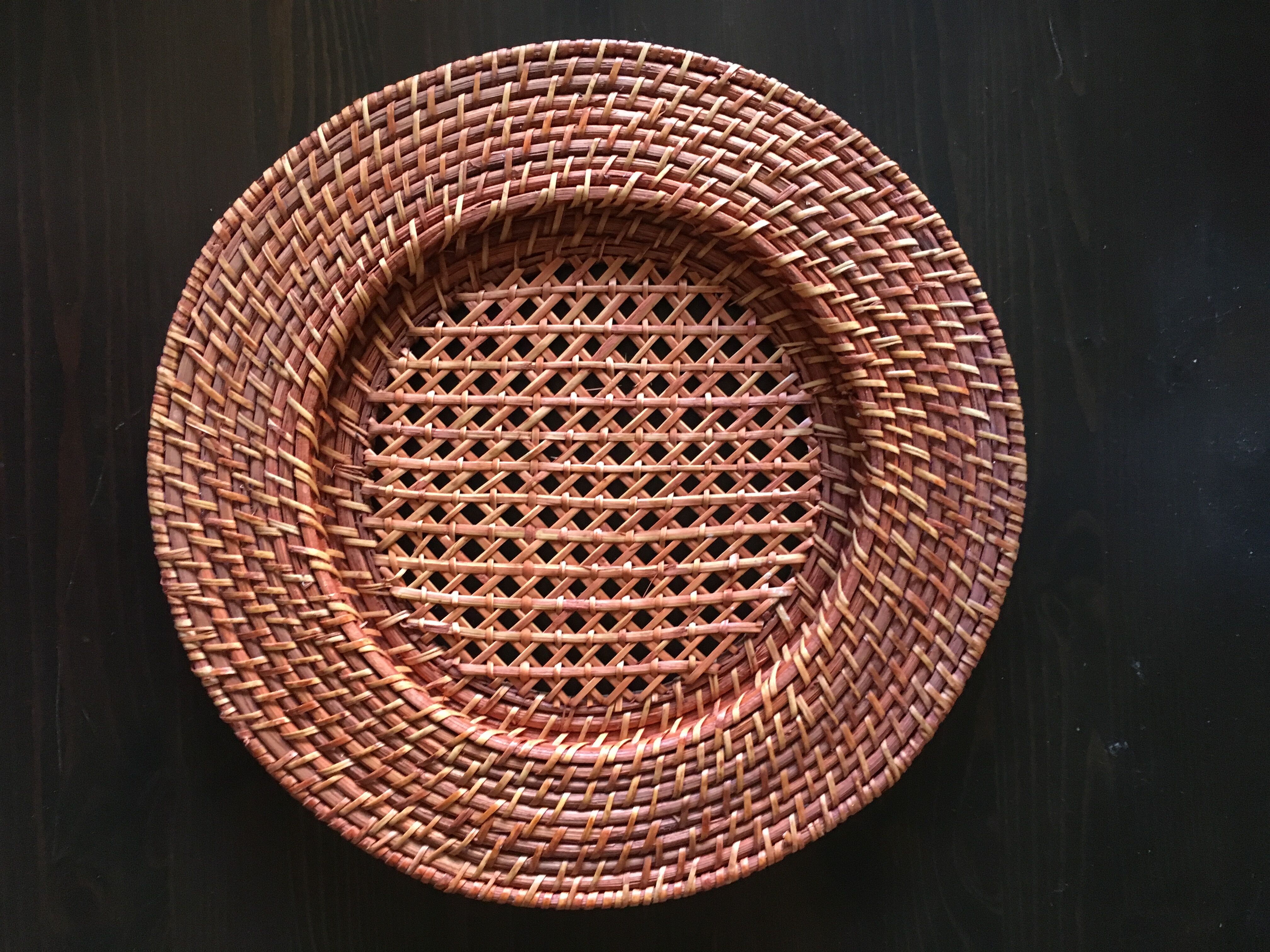 Set of 6 wicker and rattan undertributions