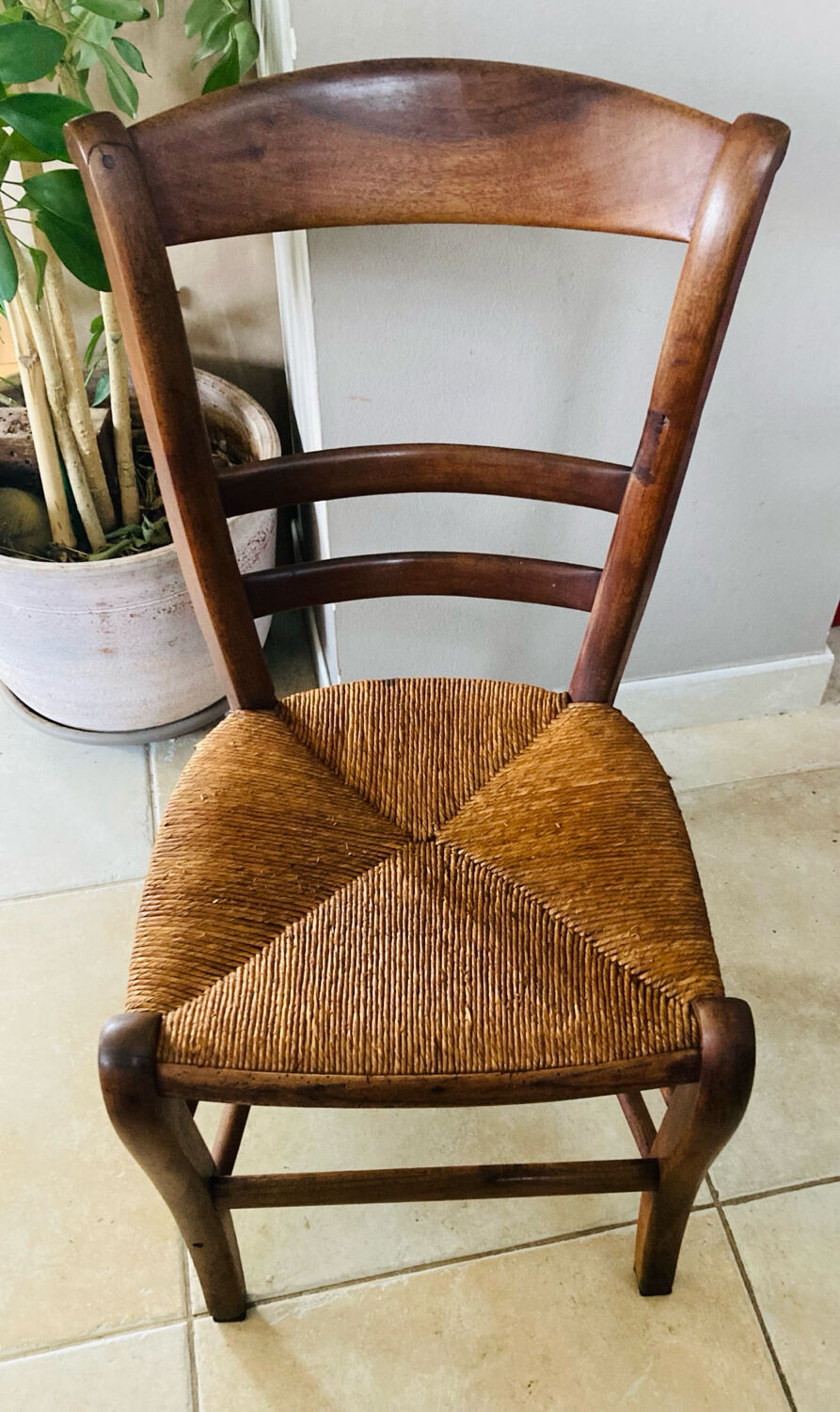 Louis Philippe straw chair from the 19th century in solid walnut, dowelled.