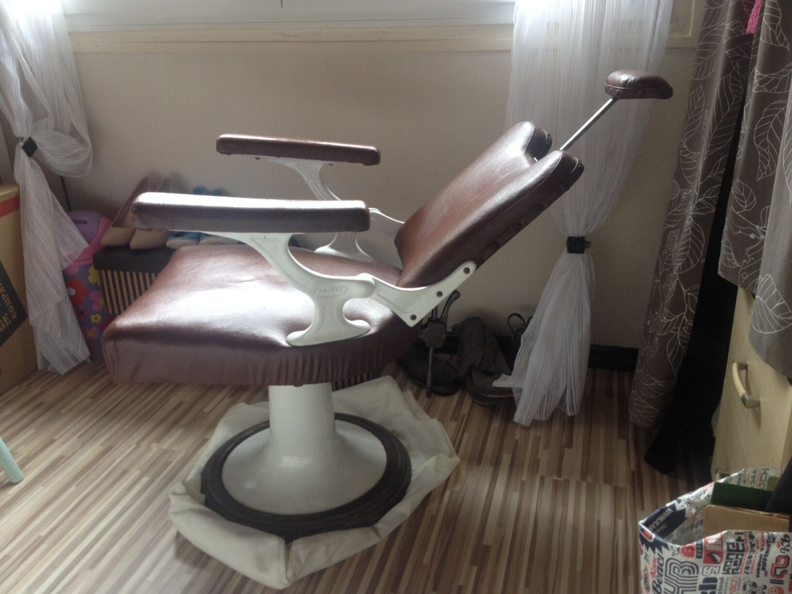 Barber's chair