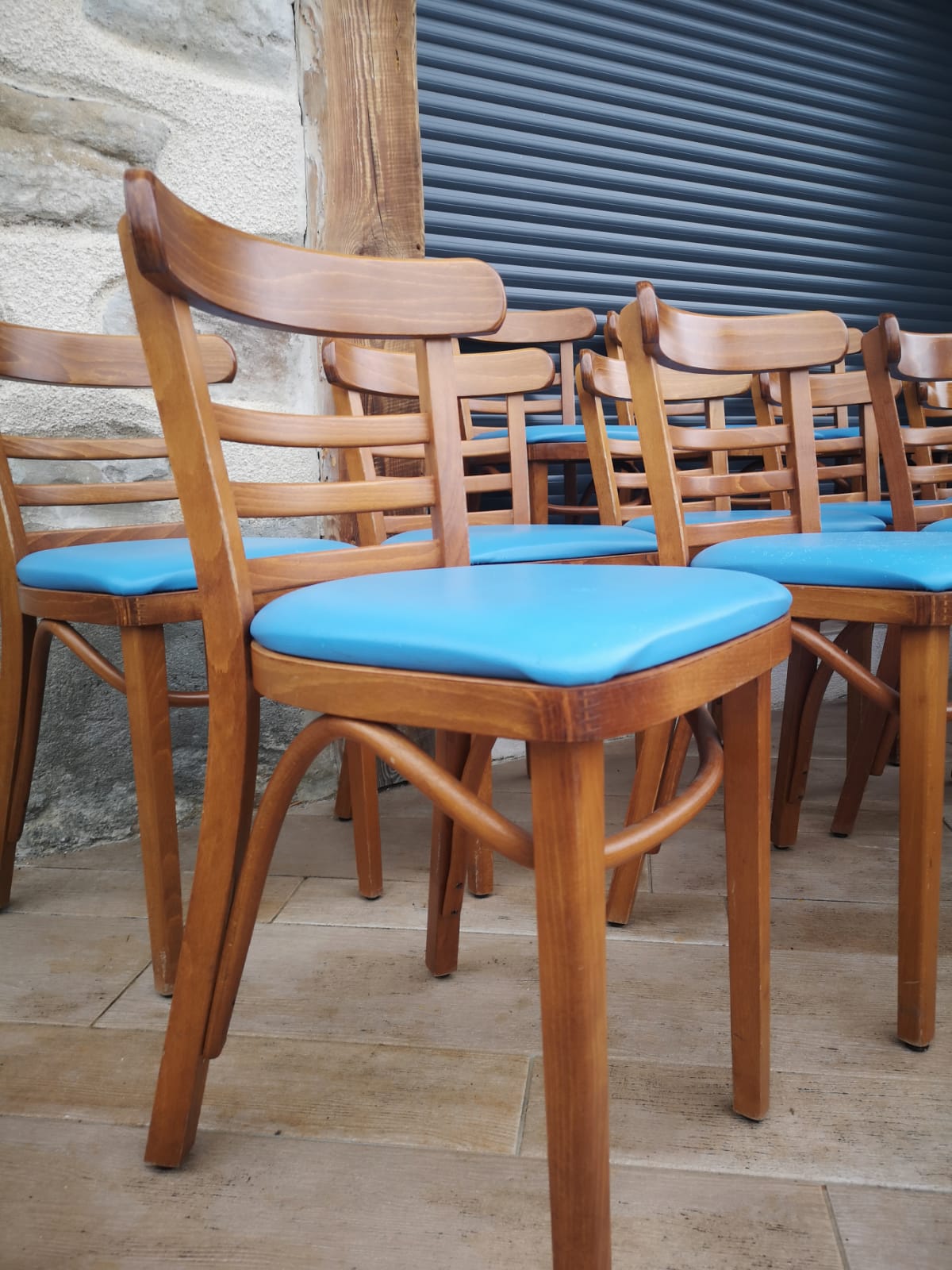 Lot de 24 chaises de bistrot restaurant vintage