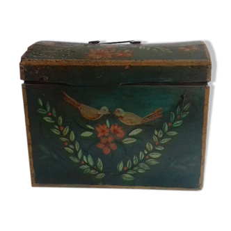Painted wooden box "popular art", bulging lid
