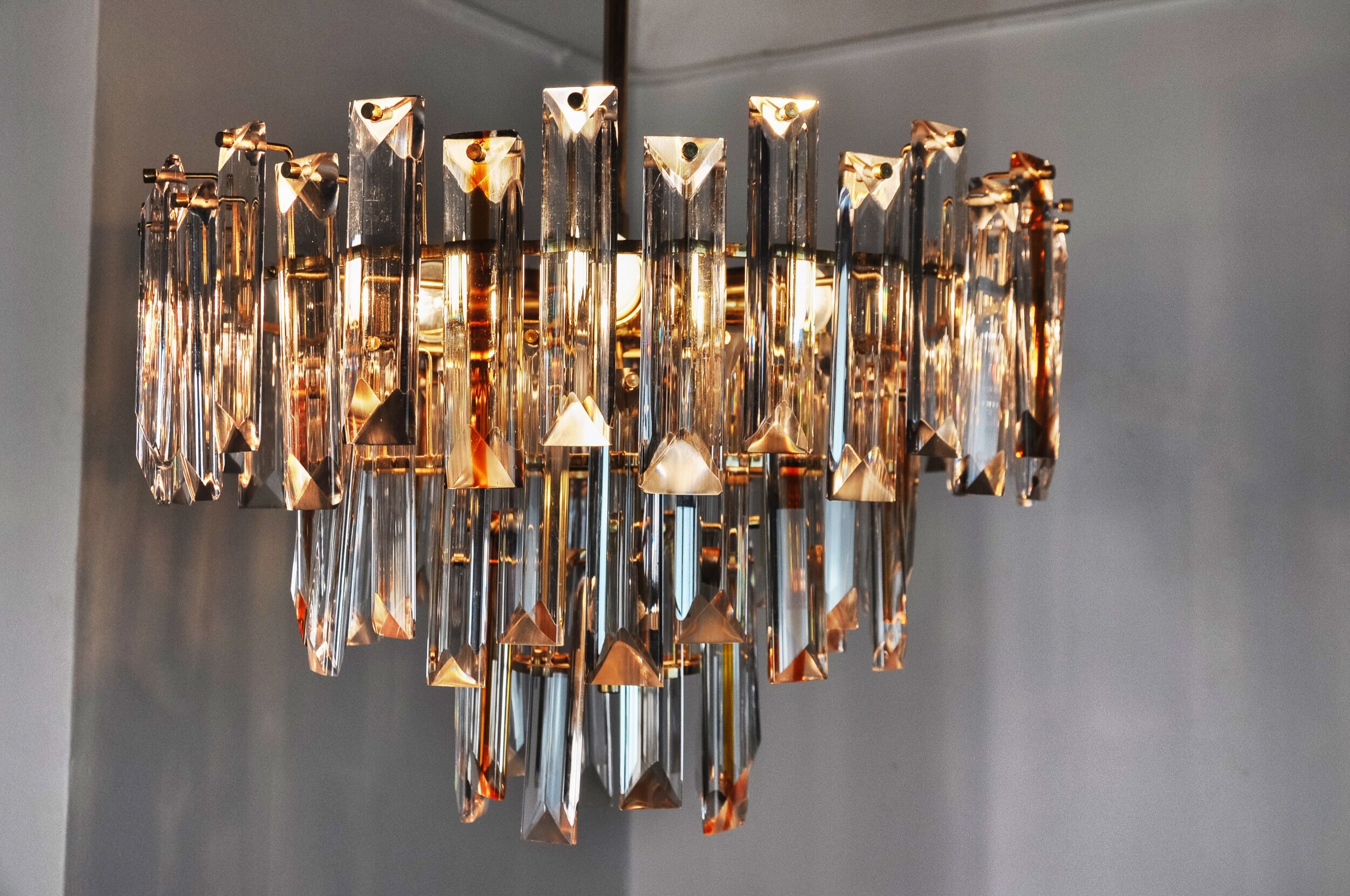 Venini two-tone chandelier, 3 levels, murano glass, Italy, 1970