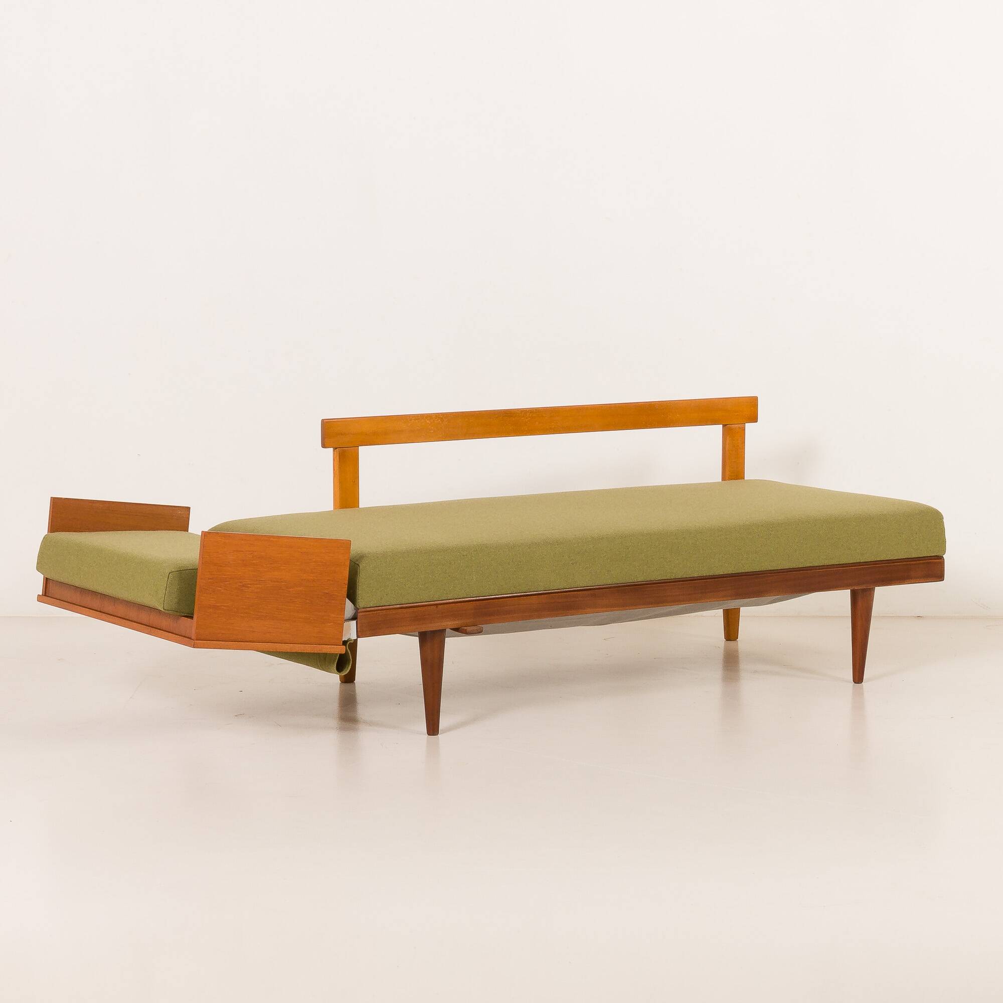 Svane daybed suit, set of 2 sofas and a side table by Igmar Relling, Norway