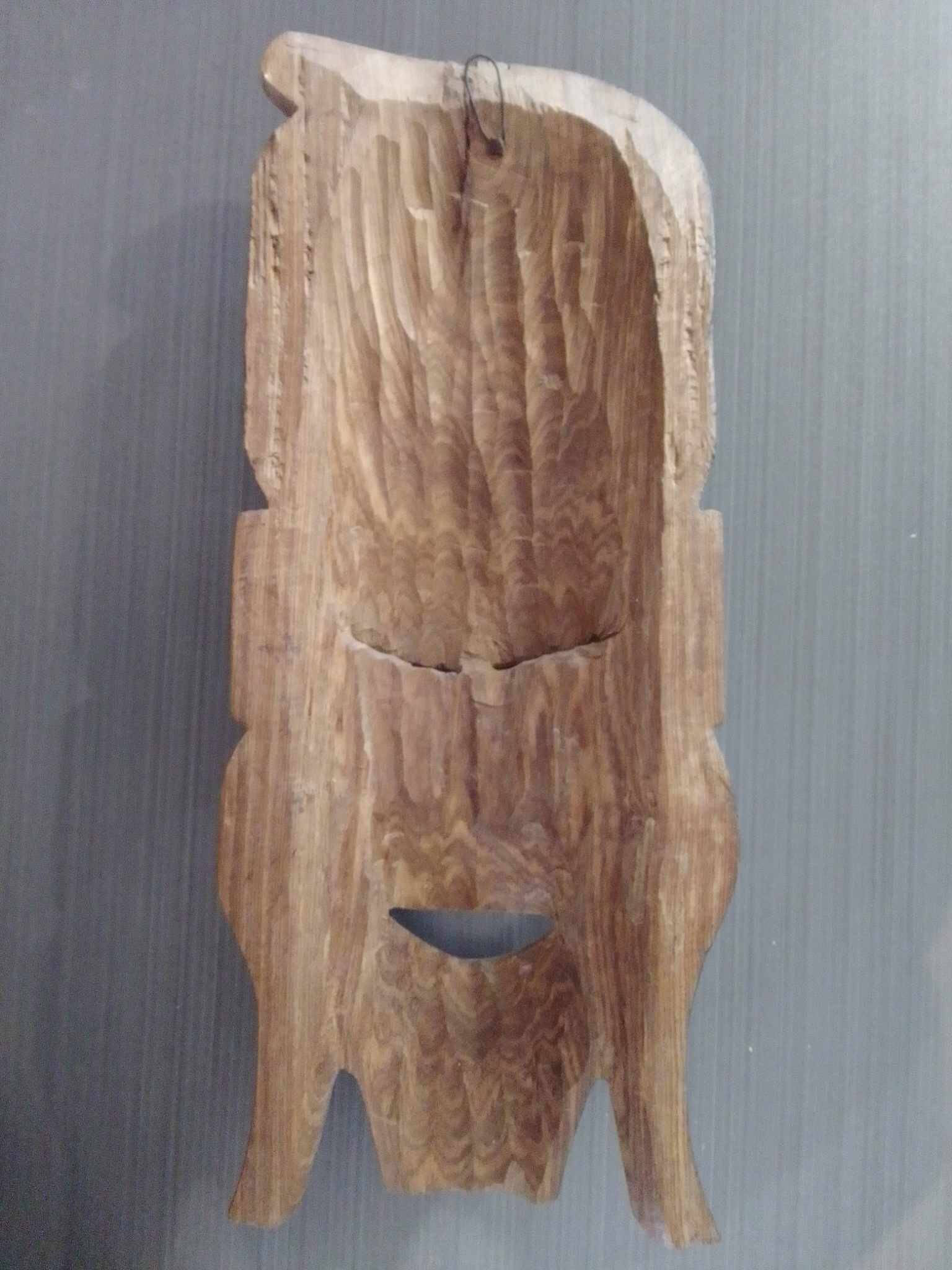 Masque mural africain artisanal