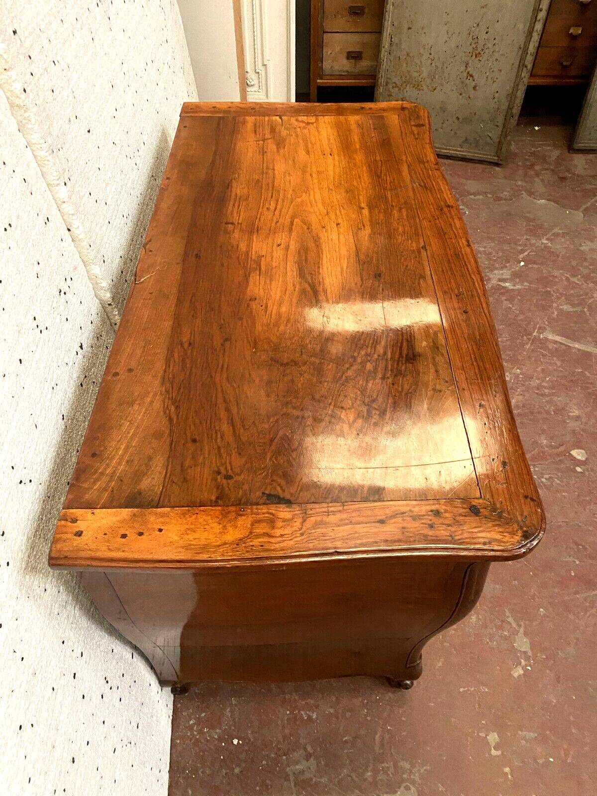 Louis XV curved chest of drawers in solid walnut Period 18th century
