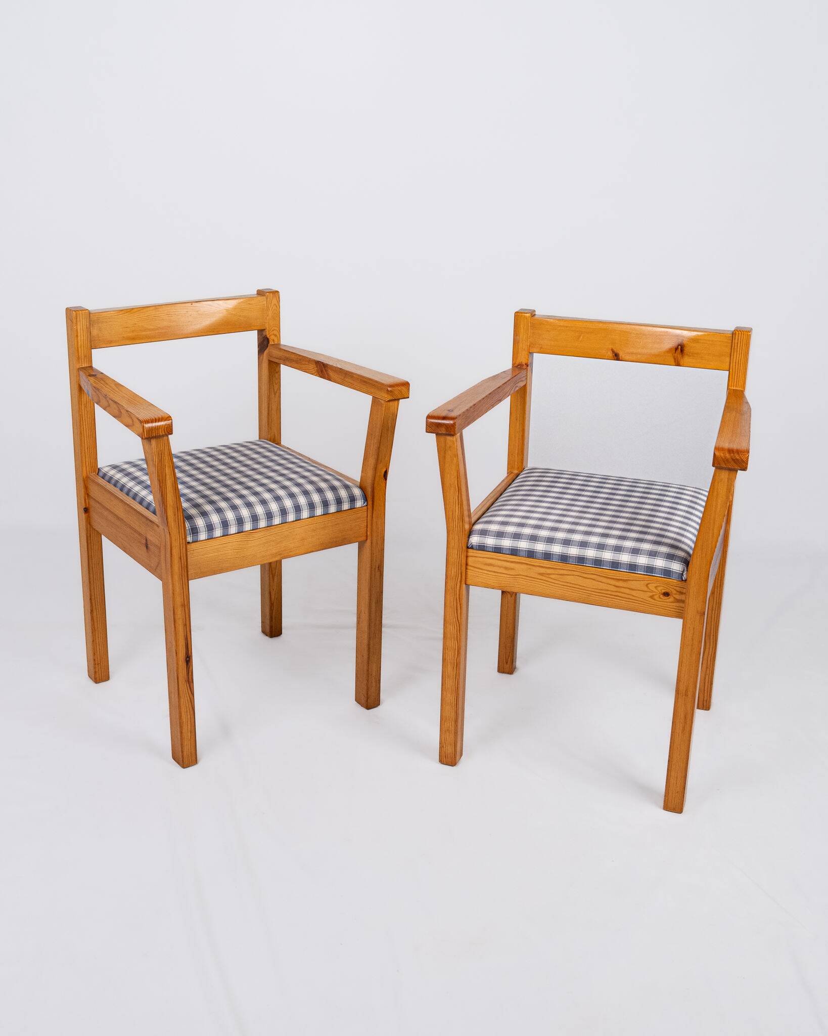 Pair of pine chairs with gingham fabric, France, 1980.