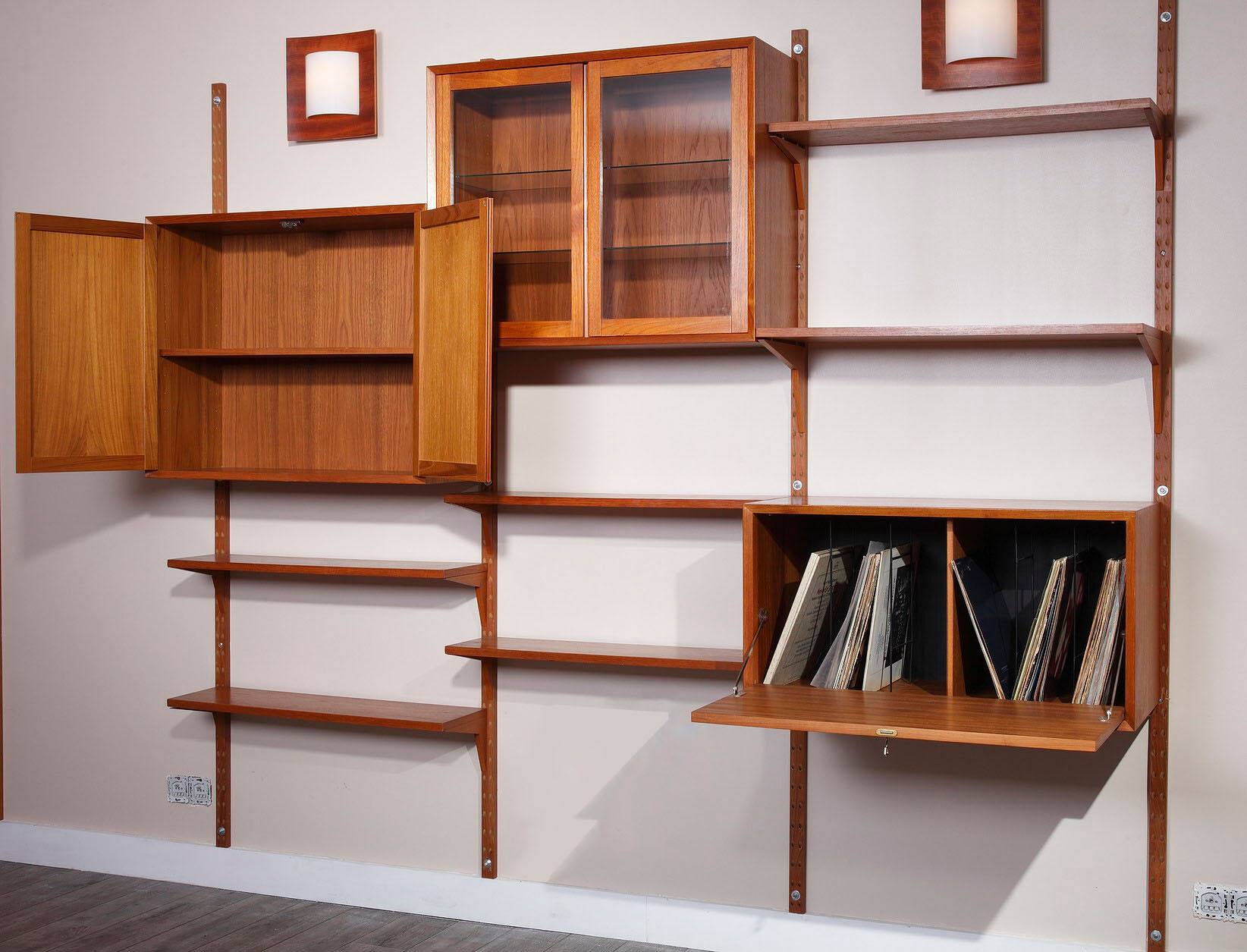3 column Royal System Wall System by Poul Cadovius