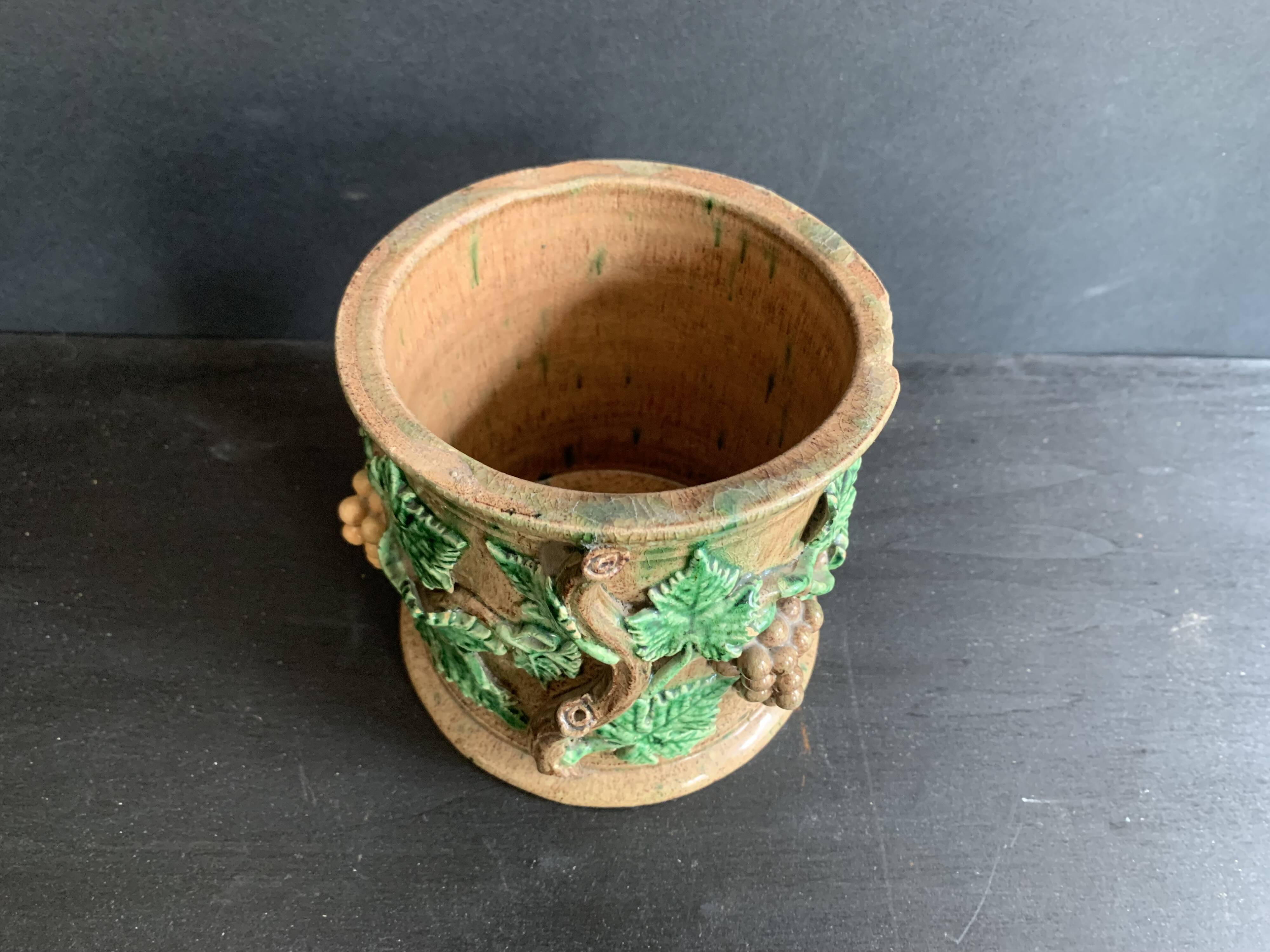 Large 19th century slip pot with vine decoration