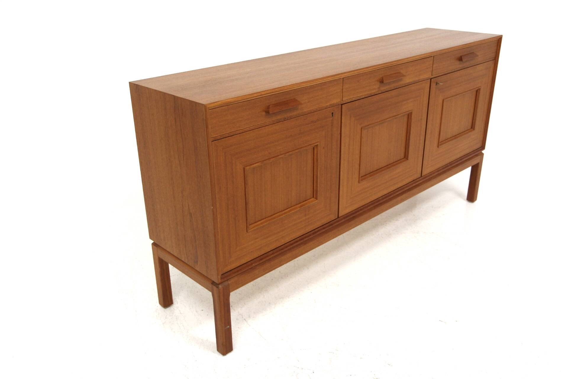 Scandinavian teak sideboard, Möbelfabrik Örnen, Rydaholm, Sweden, 1960