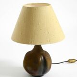 Très belle lampe de table en céramique des années 1960 avec abat-jour en tissu d'origine.