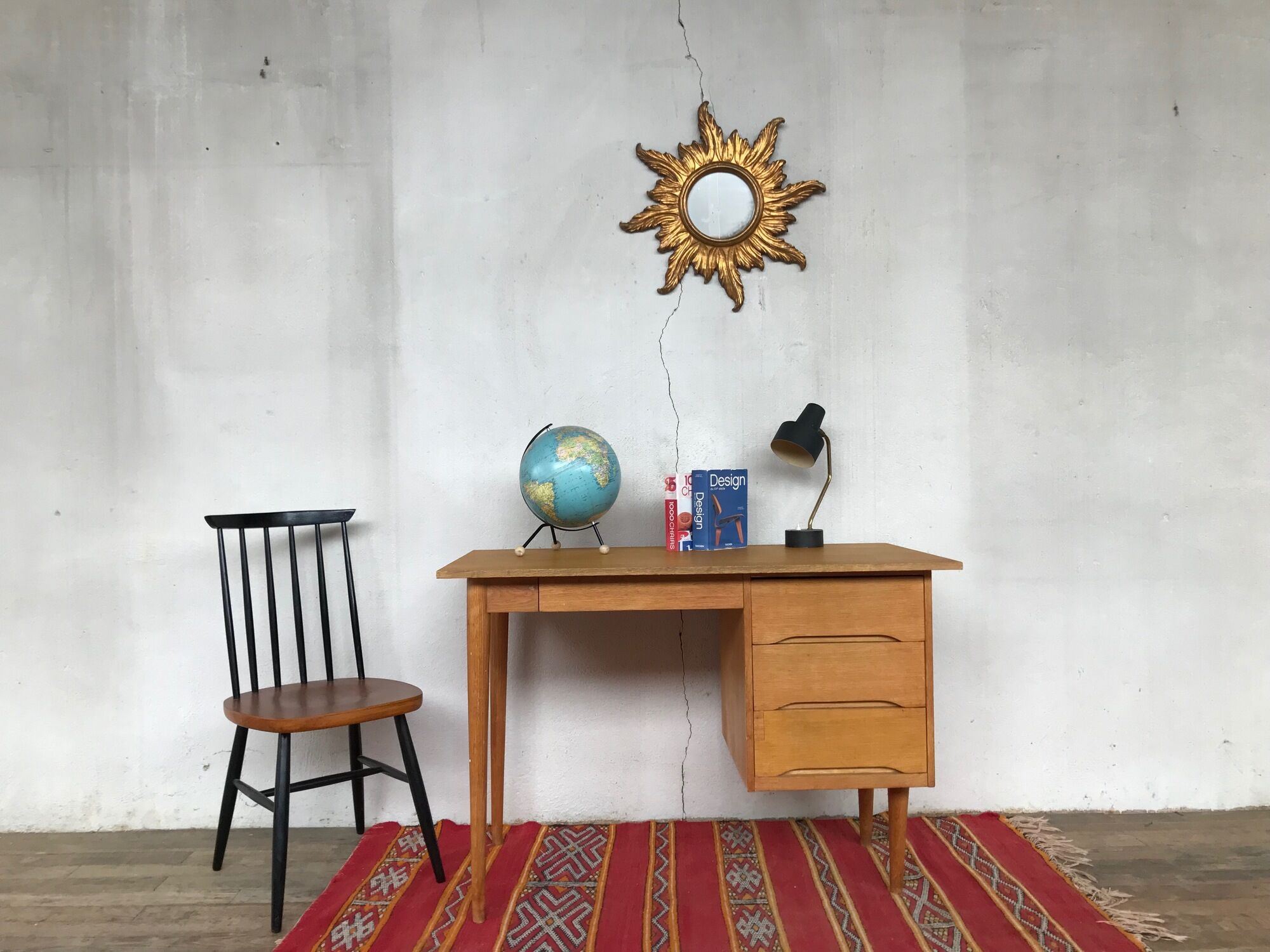 Bureau en chêne clair pieds fuseaux 1950/1960