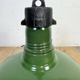 Lampe à suspension industrielle en émail vert, années 1960