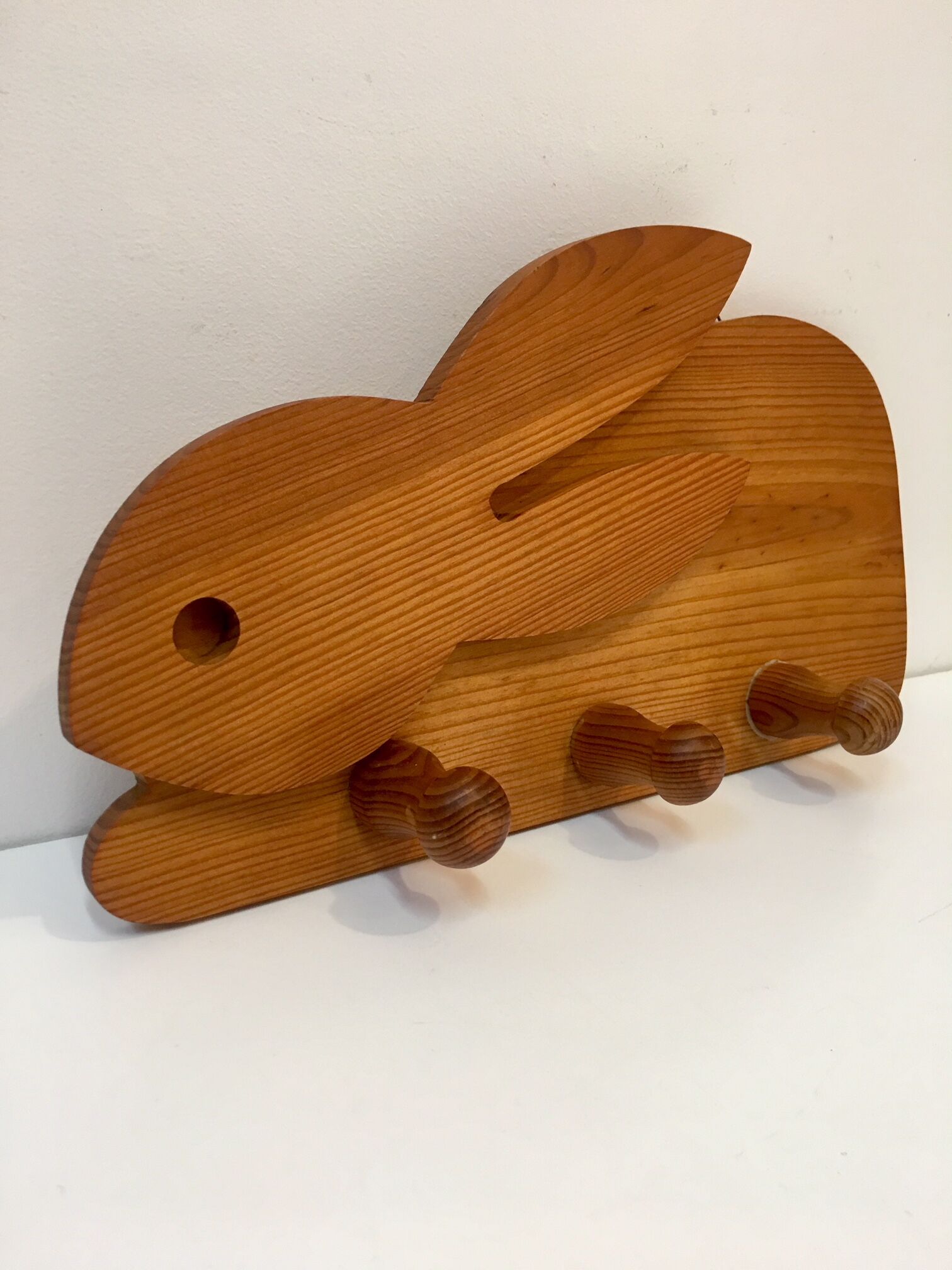 80s rabbit coats holder
