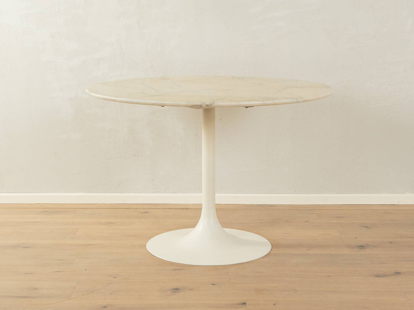 Unique Tulip dining table, Lübke