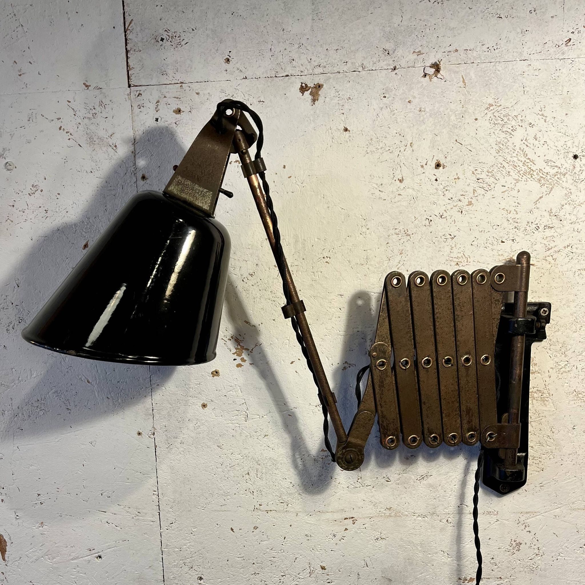 Rare English "Walligraph" accordion lamp, "Radialite" model, 1930s