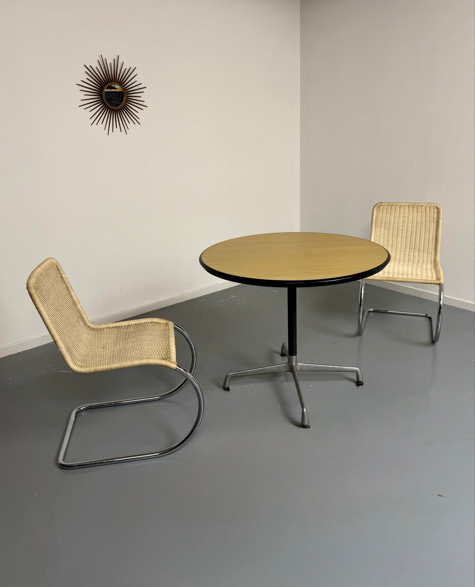 Eames Contract round table for Herman Miller, 1960s.