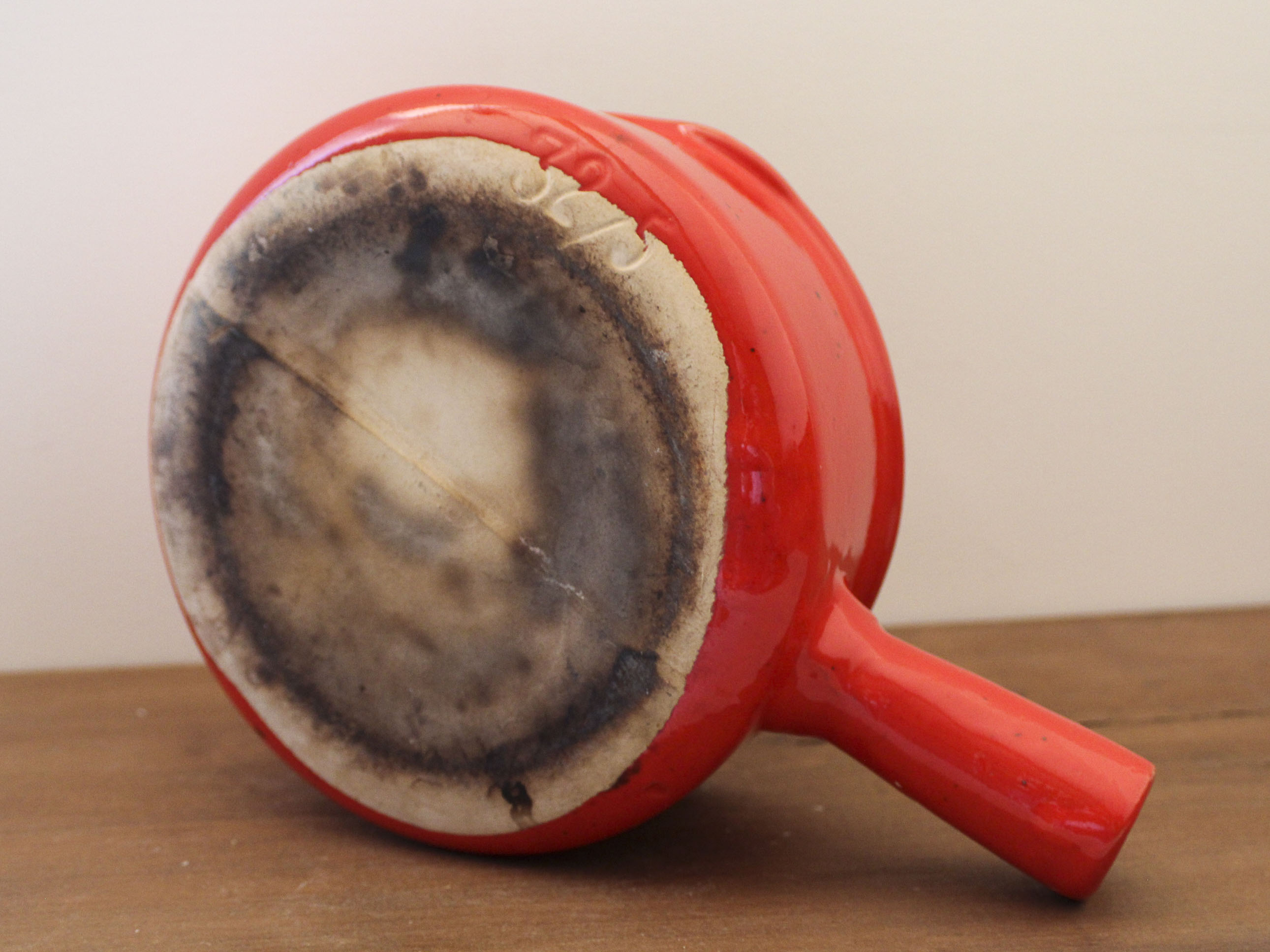Vintage poelon in bright red glazed ceramic