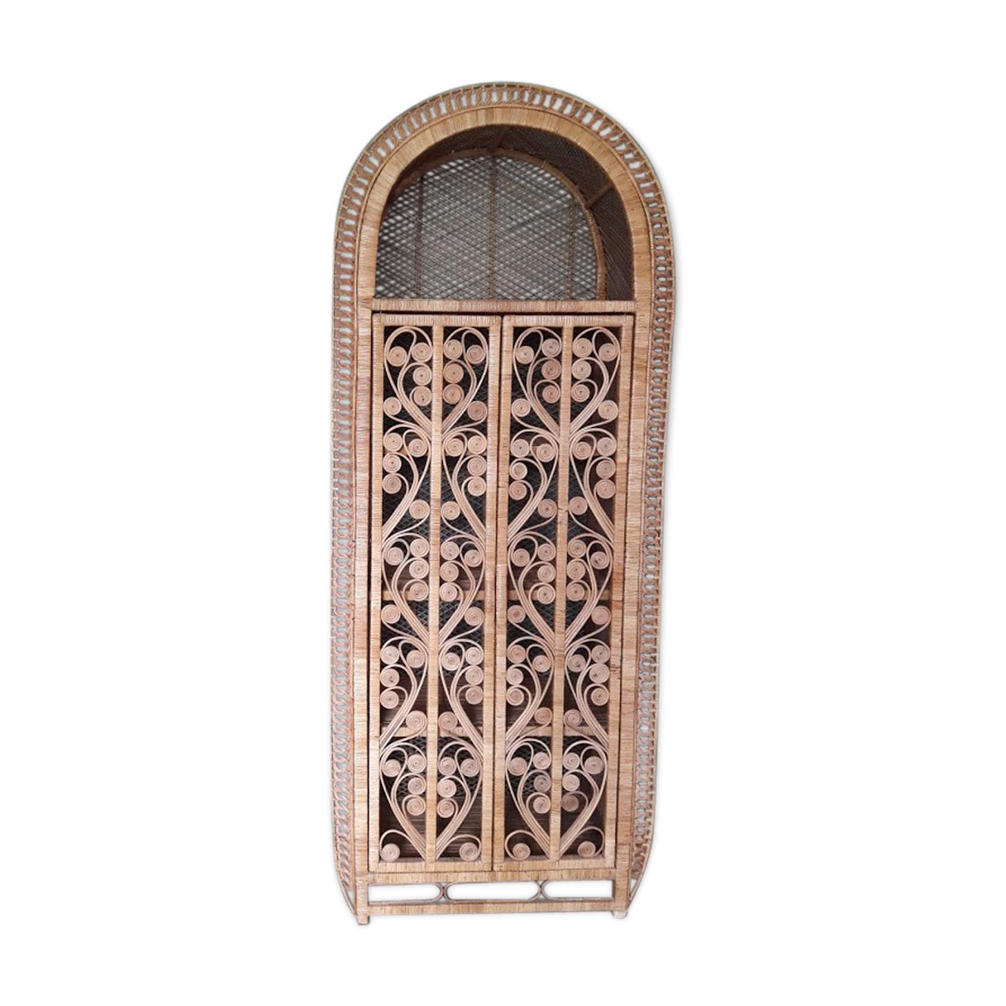 Shelf rattan peacock