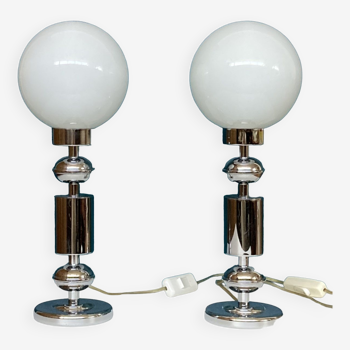 Paire de lampes à poser en inox et globe opaline blanc lampe de bureau chevet vintage