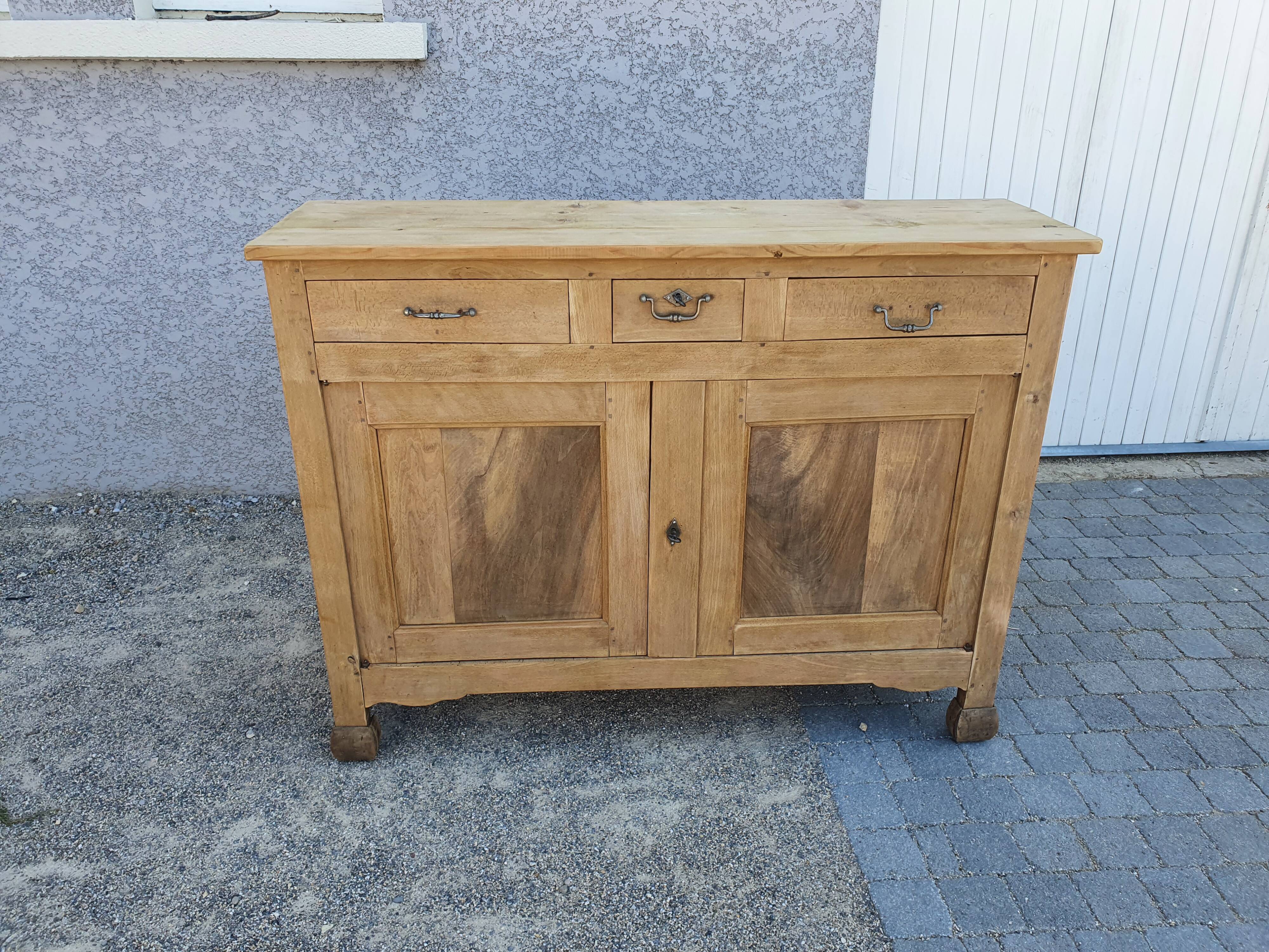 Bahut buffet furniture of old raw wood shallow