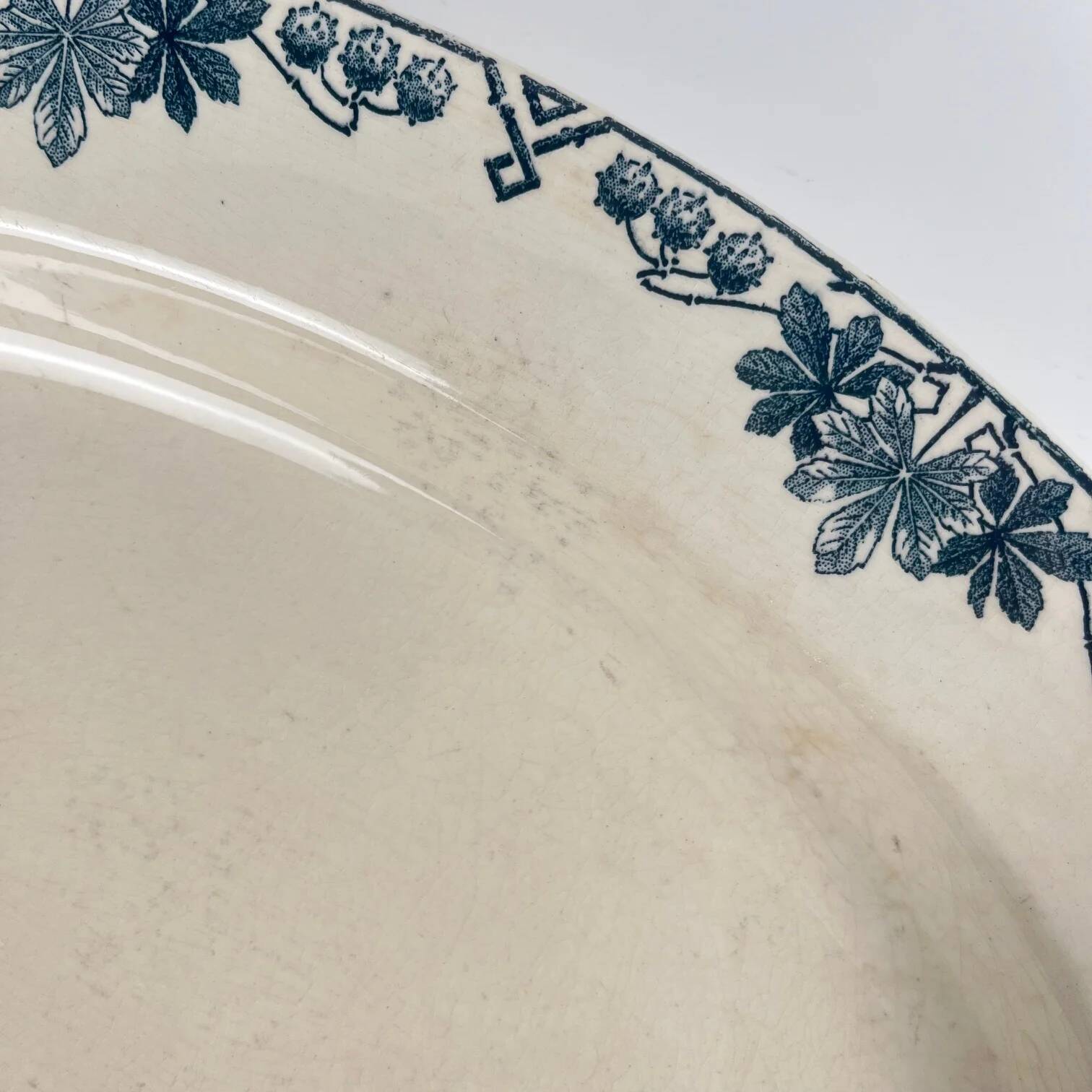Plat ovale modèle "Tunis" par Longwy, fin XIXe siècle