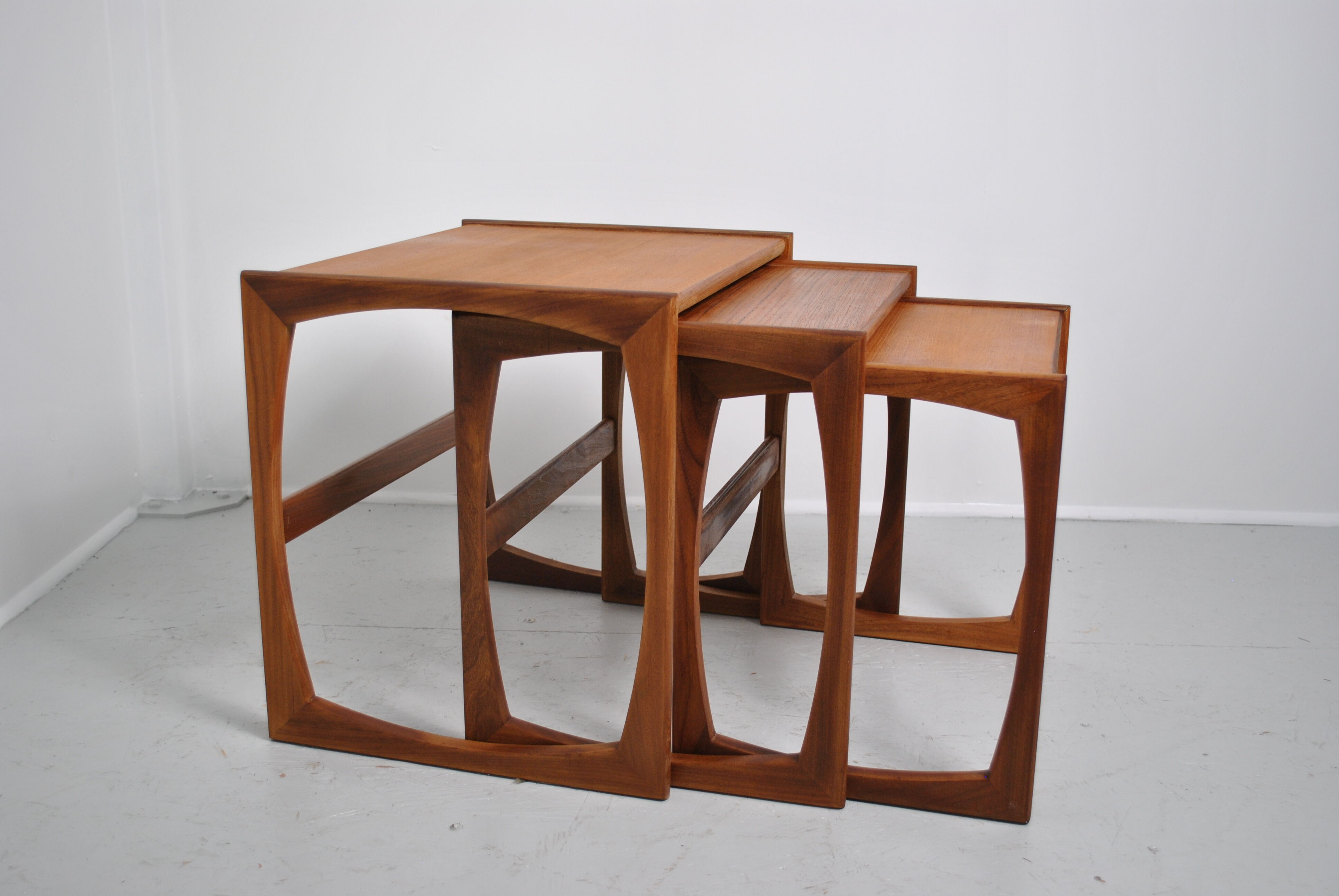 Table gigogne Gplan en teck 1970