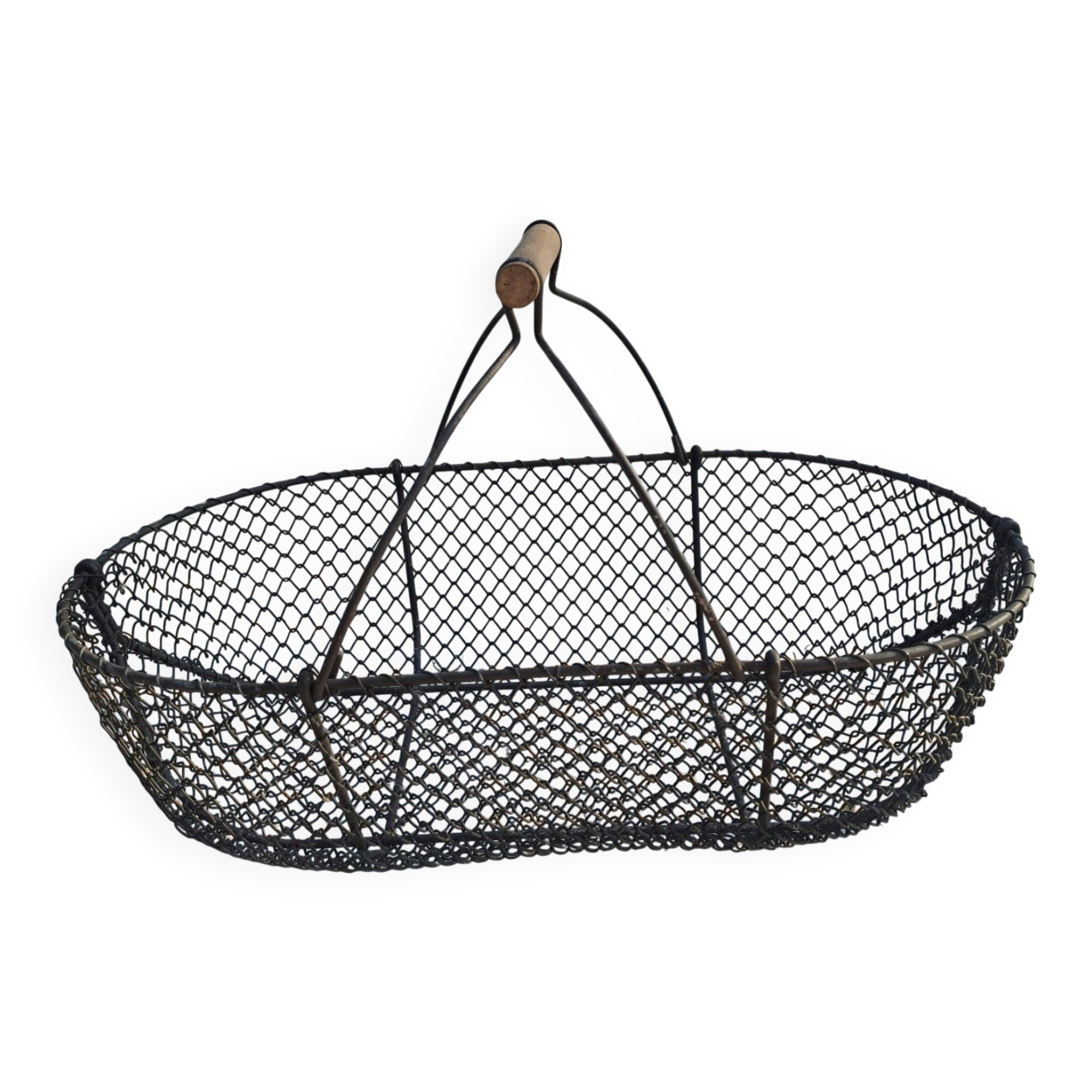 Wire mesh basket