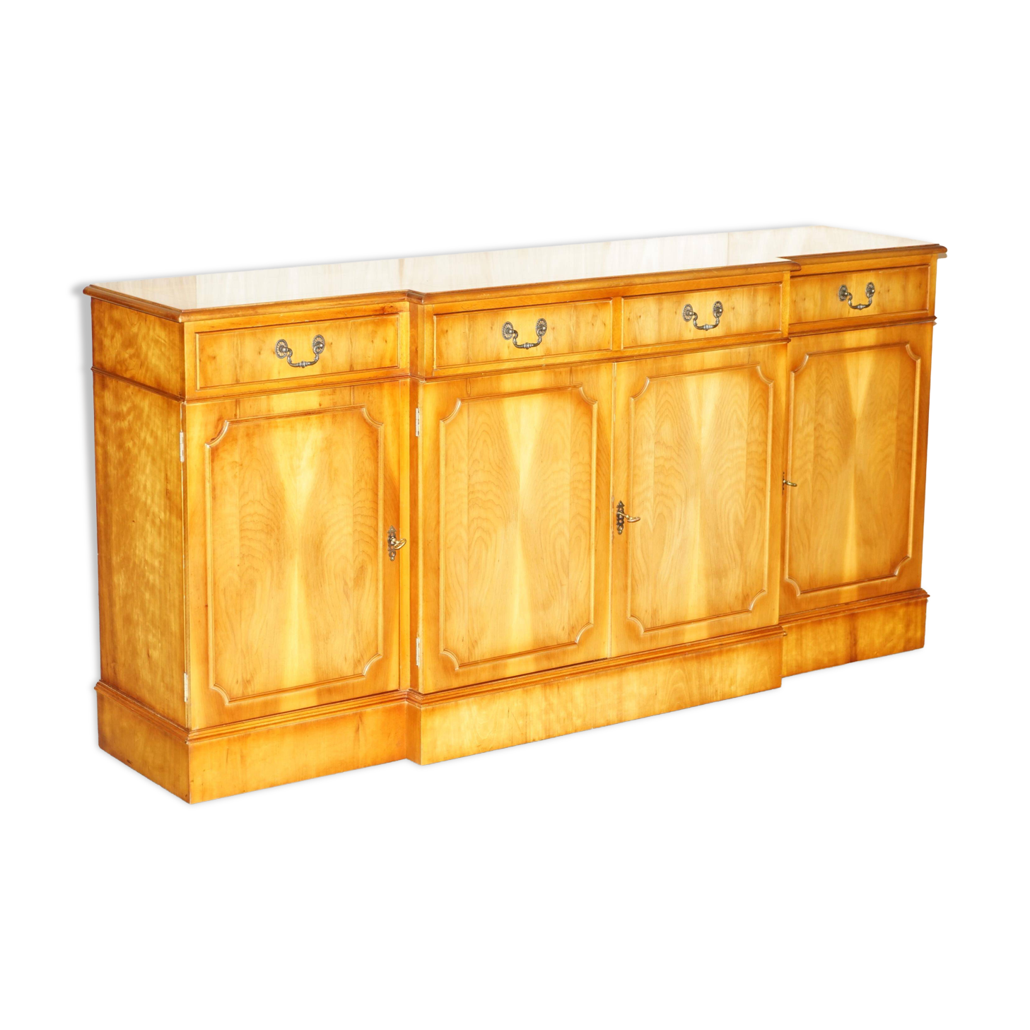 Vintage buffet made of mottled yew wood with three doors and four drawers.