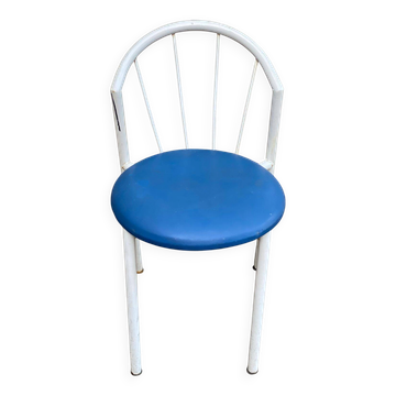 Chaise de jardin bistrot vintage en acier tubulaire blanc et cuir bleu 1980