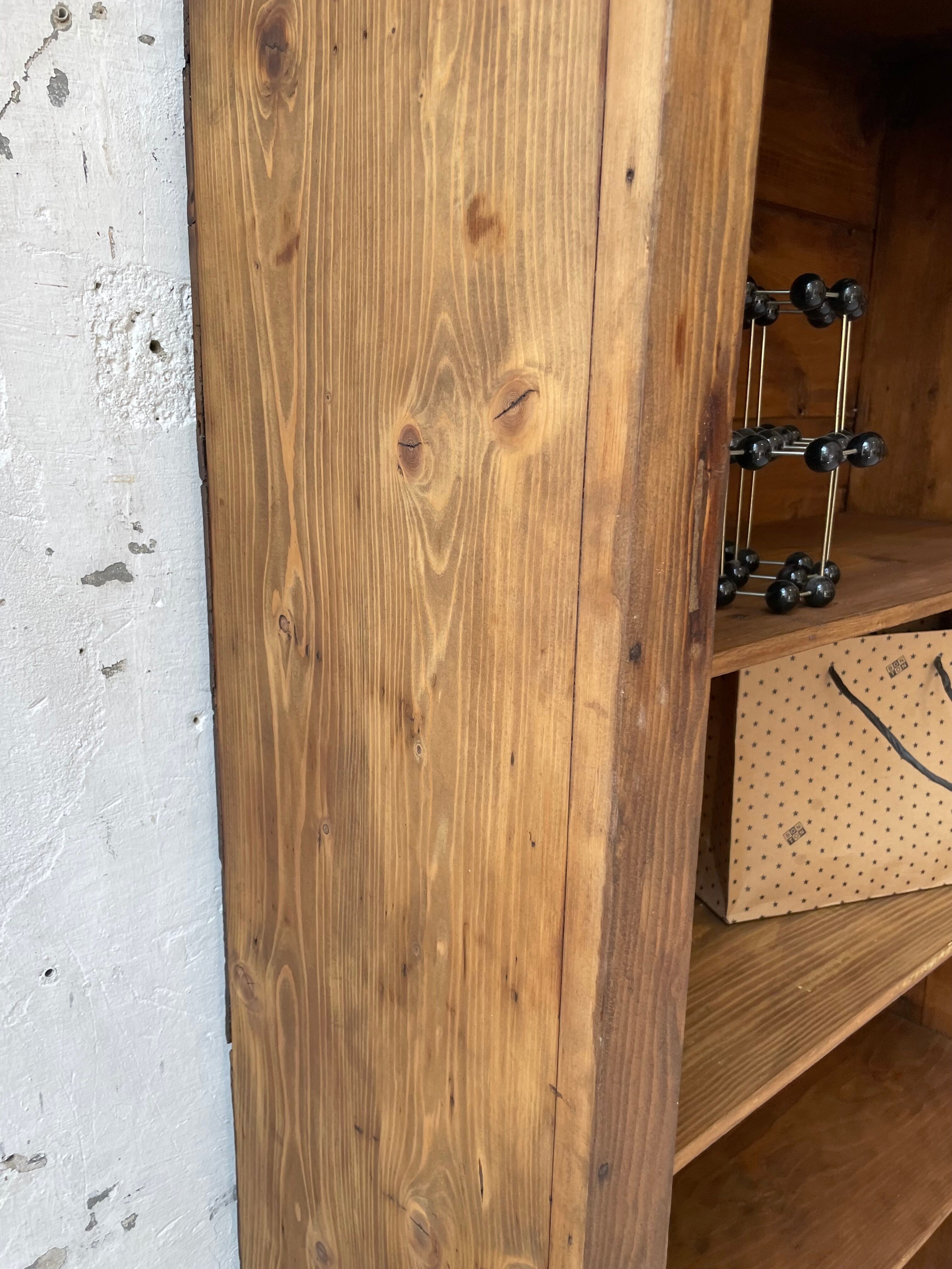 Library bonnetière pine