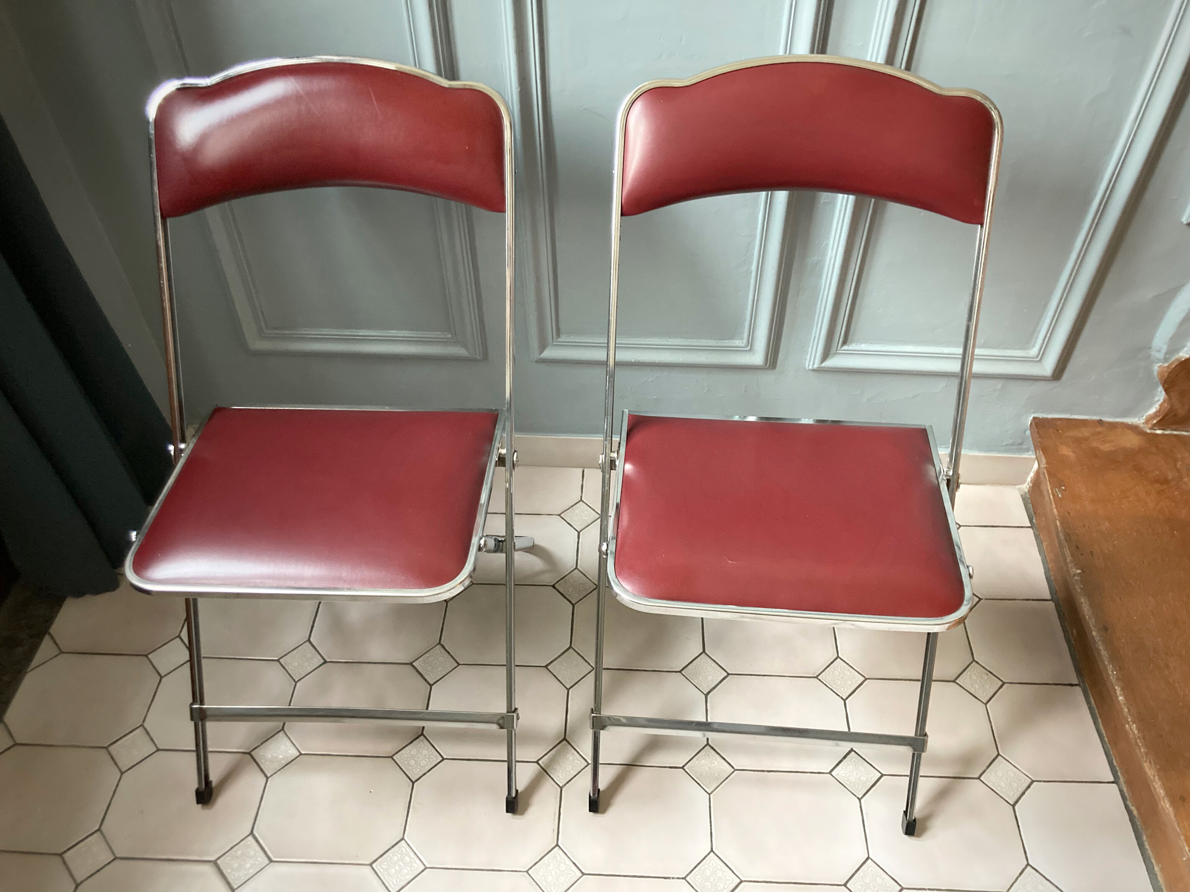 4 vintage folding chairs in chrome