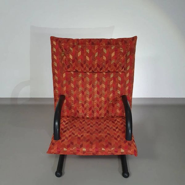 2 fauteuils par Burkhard Vogtherr. Fabriqué par Arflex en Italie. Cette « T-Line » post-moderne