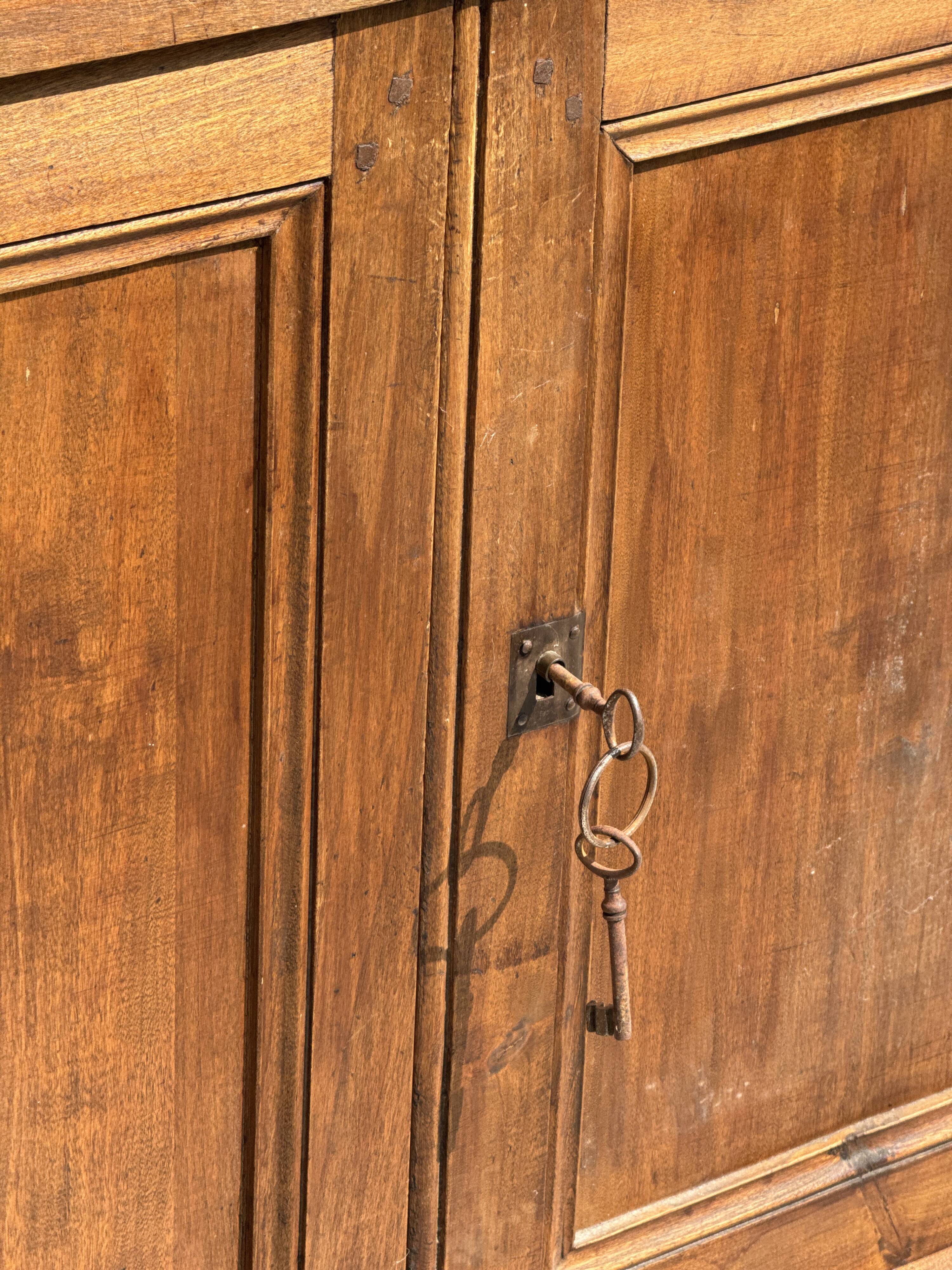Grand buffet, meuble de toilette ancienne à dessus de marbre XIXe