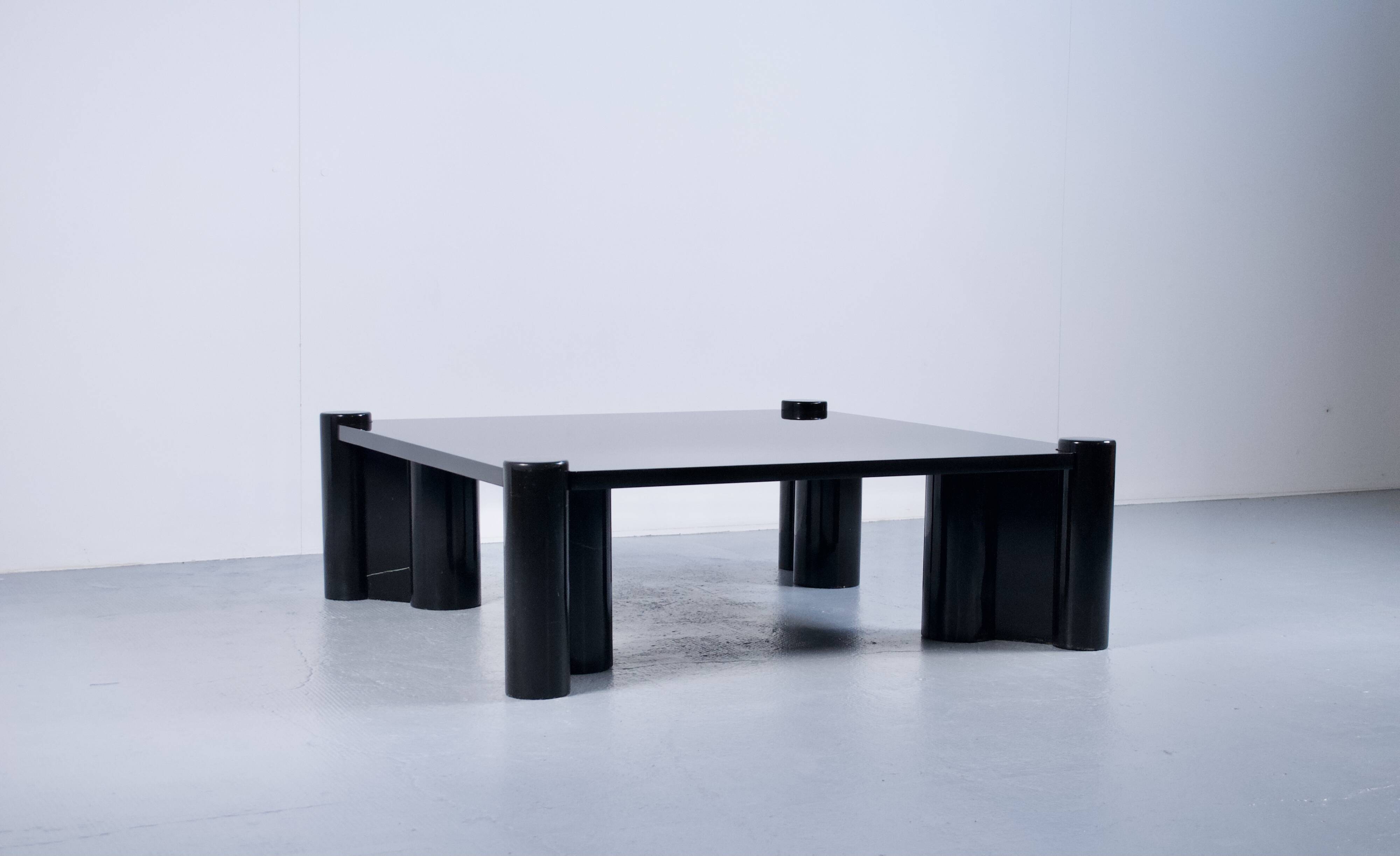 Jumbo marble coffee table by Gae Aulenti, 1960s, Knoll International, publisher