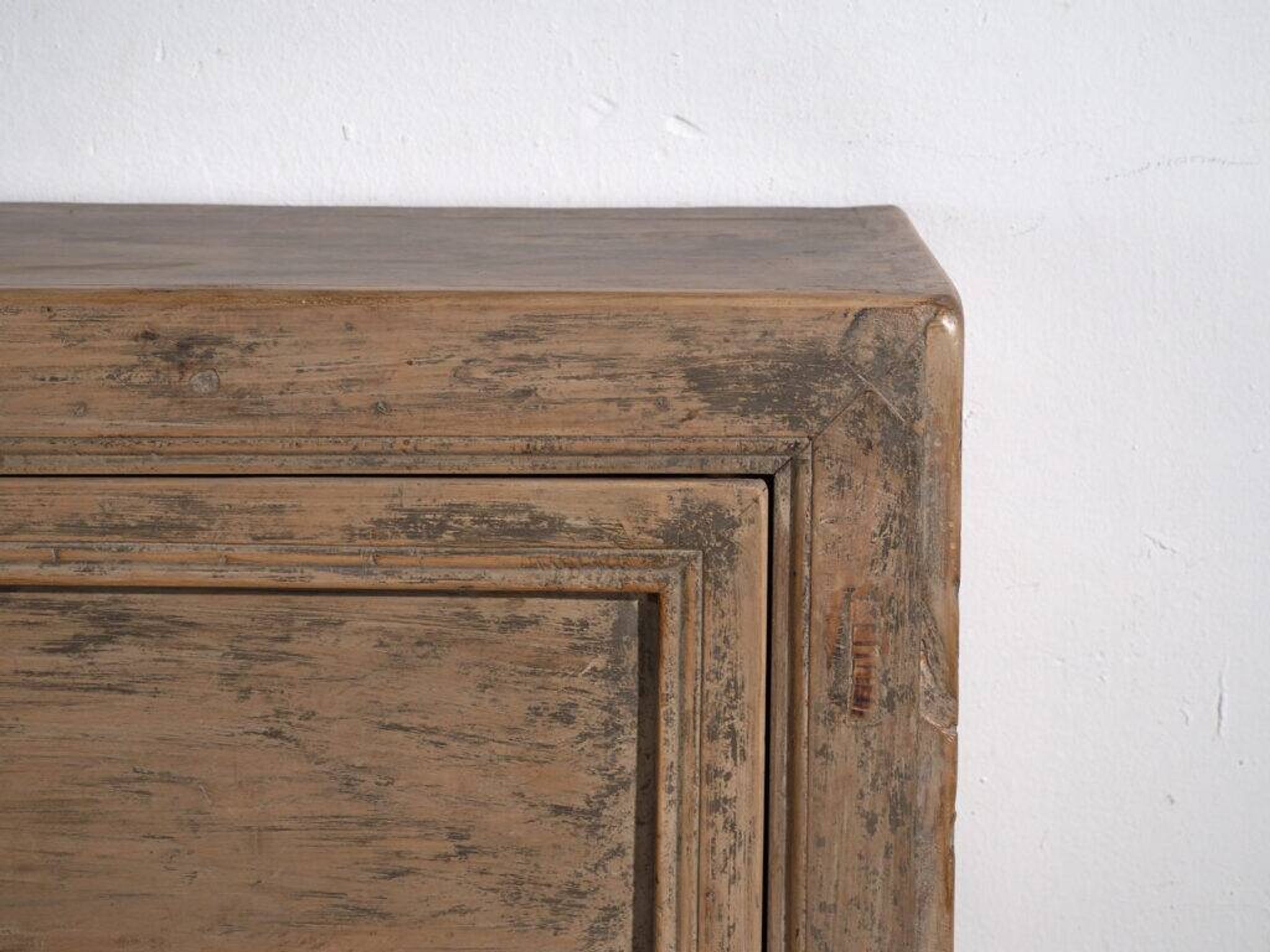 Buffet ancien en bois de pin – Chine, vers 1930