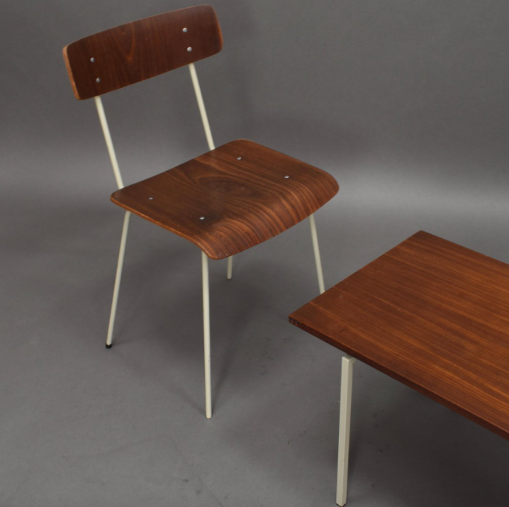 Chairs and bedroom table in Auping teak 50s